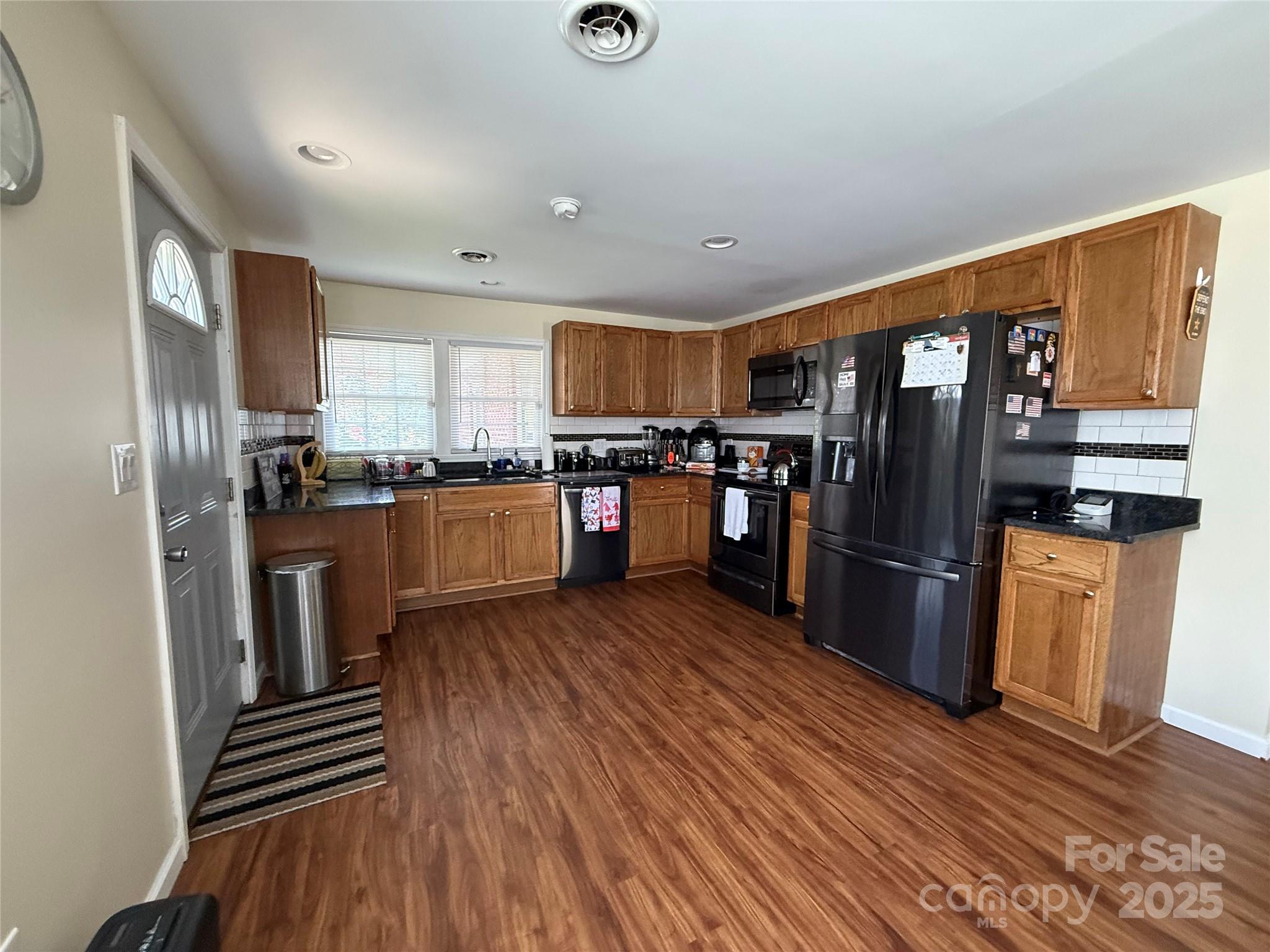 108 Scott Street Property Photo 4