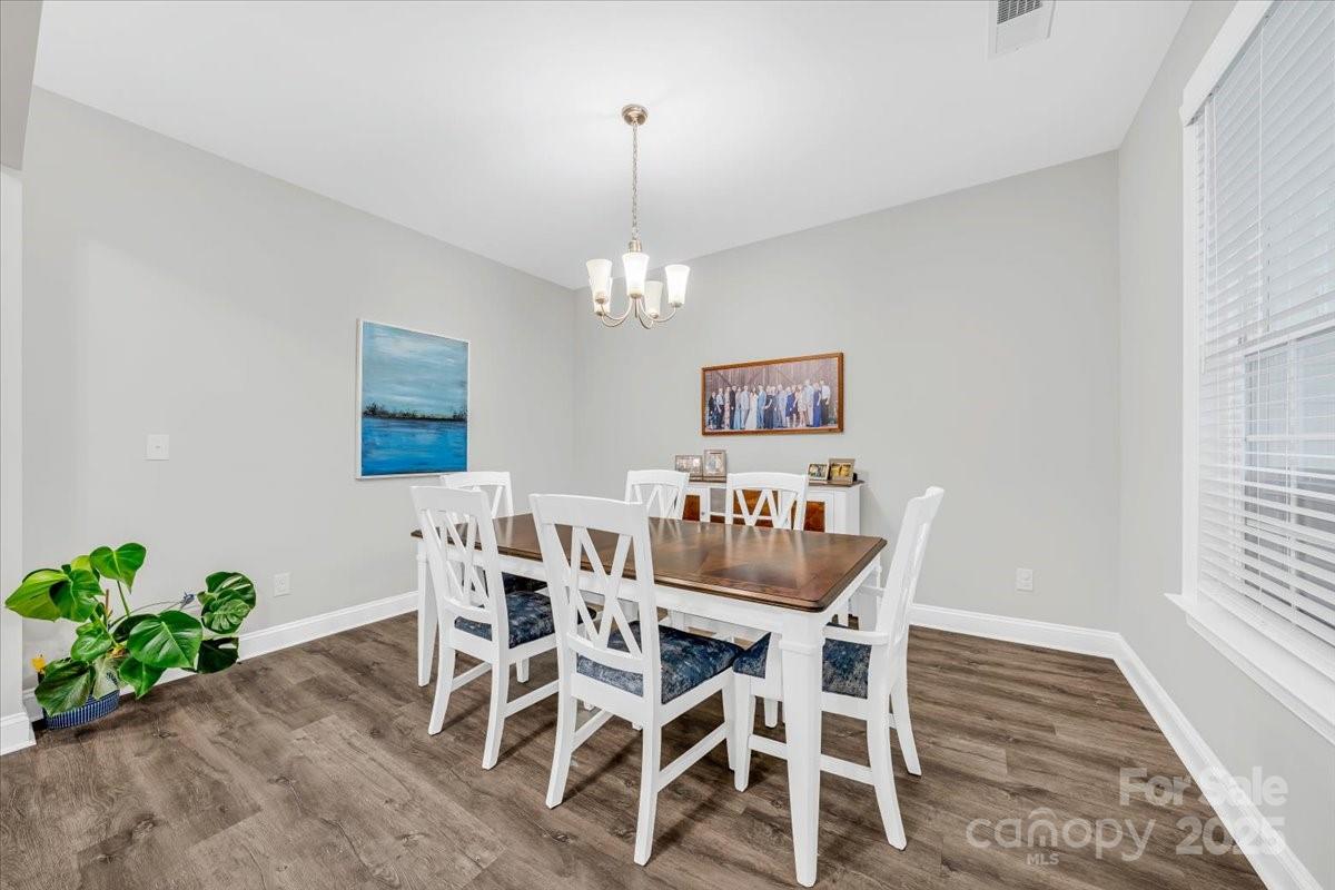 172 Caversham Drive Property Photo 3