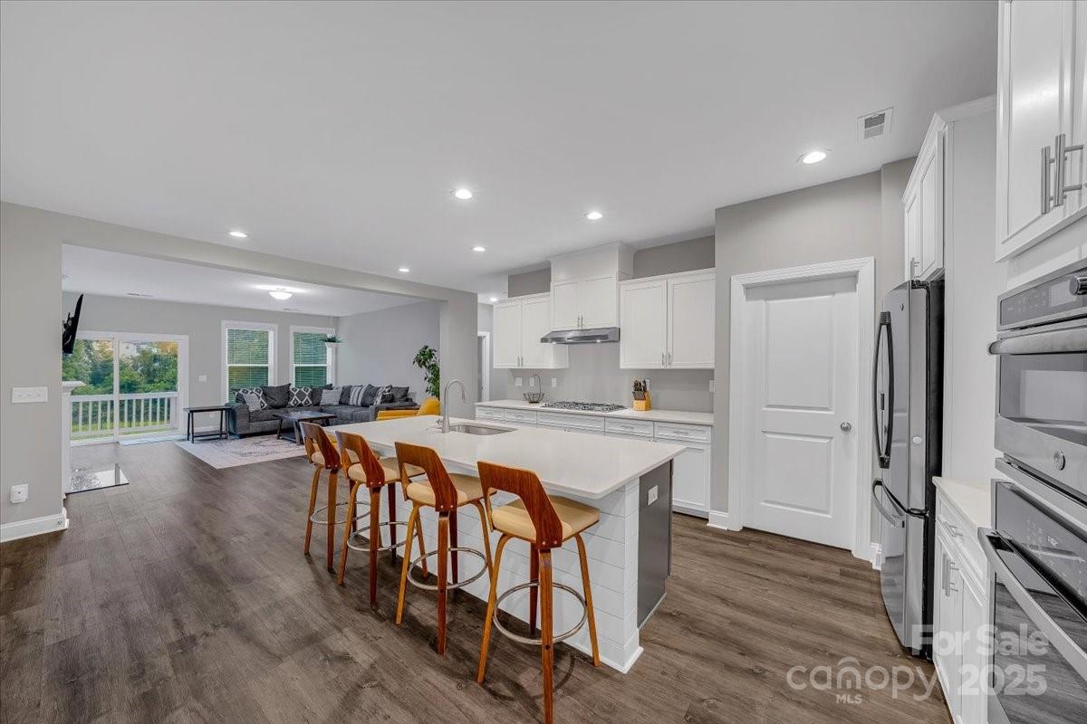 172 Caversham Drive Property Photo 6