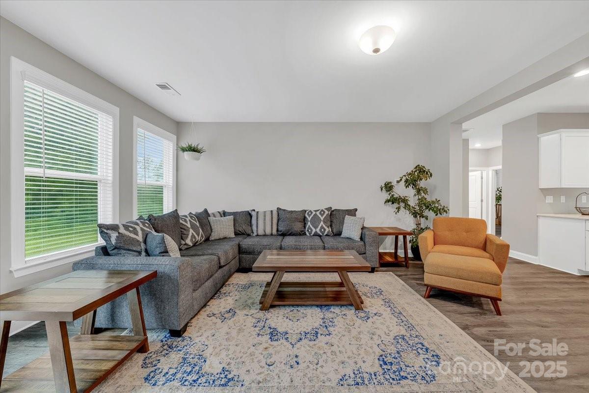 172 Caversham Drive Property Photo 11