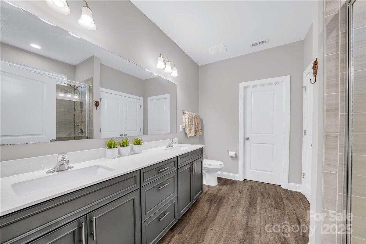 172 Caversham Drive Property Photo 16