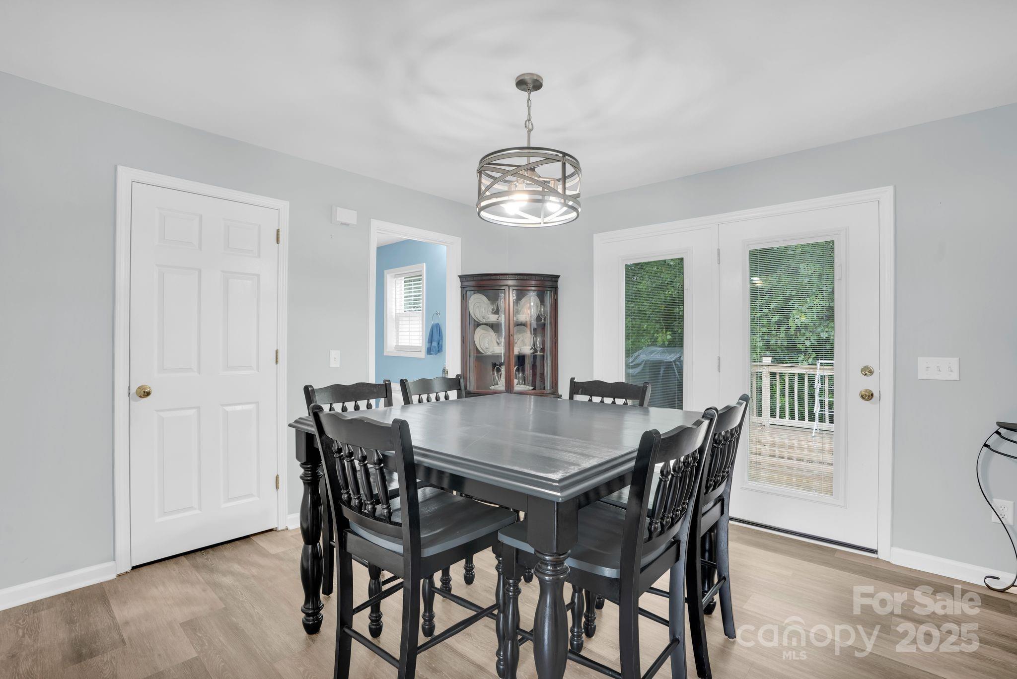 10425 Idlewild Road Property Photo 4