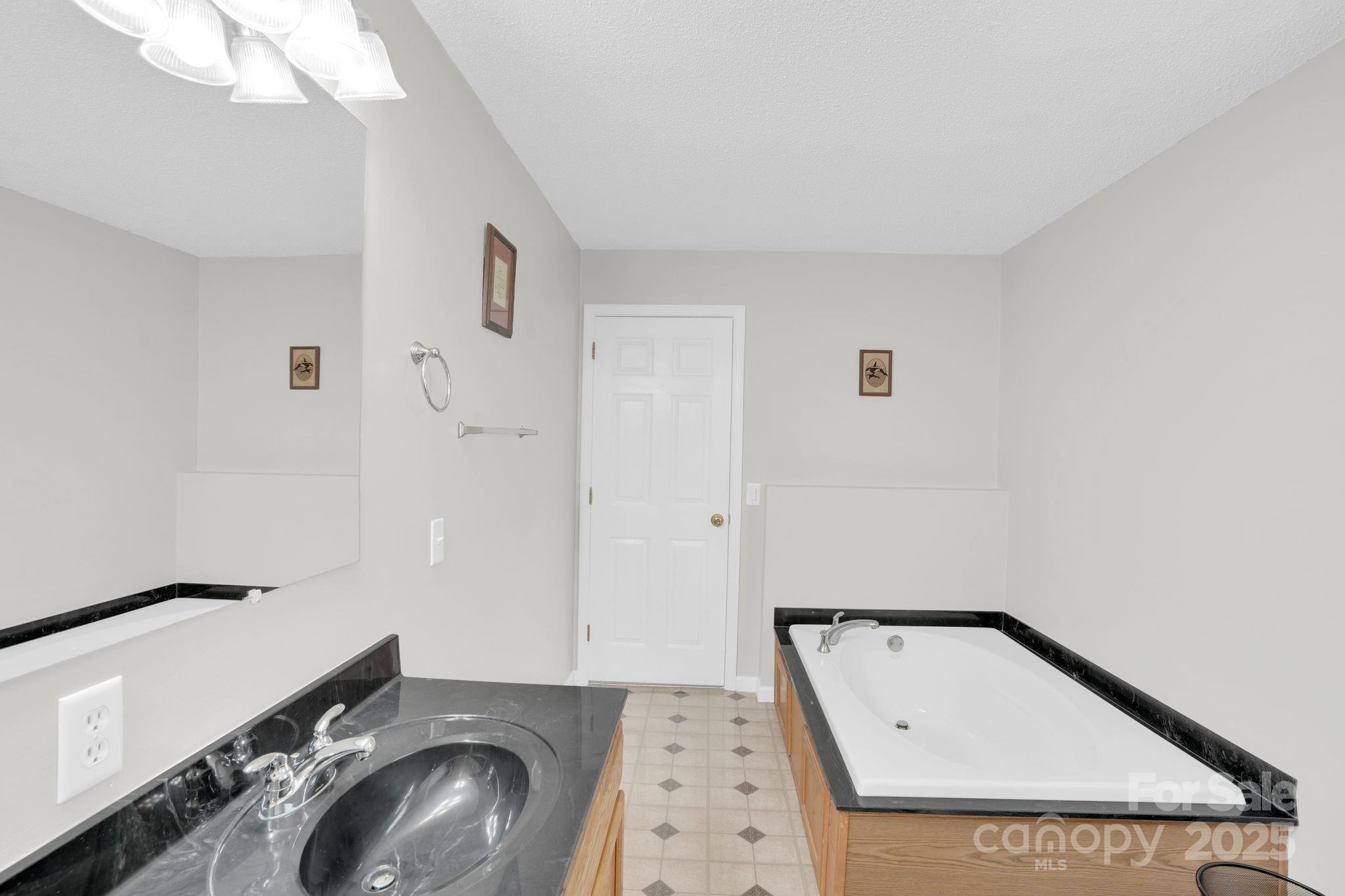 10425 Idlewild Road Property Photo 15