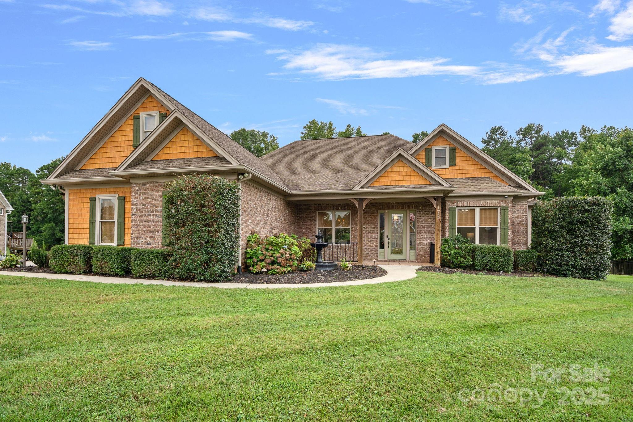 175 Savannah Crossing Drive Property Photo 1