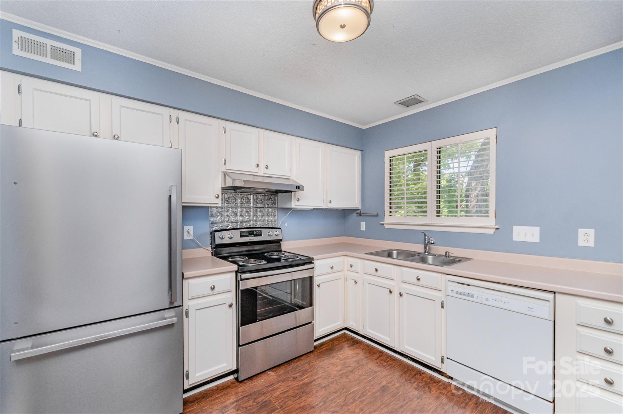 3001 Heathstead Place Property Photo 1