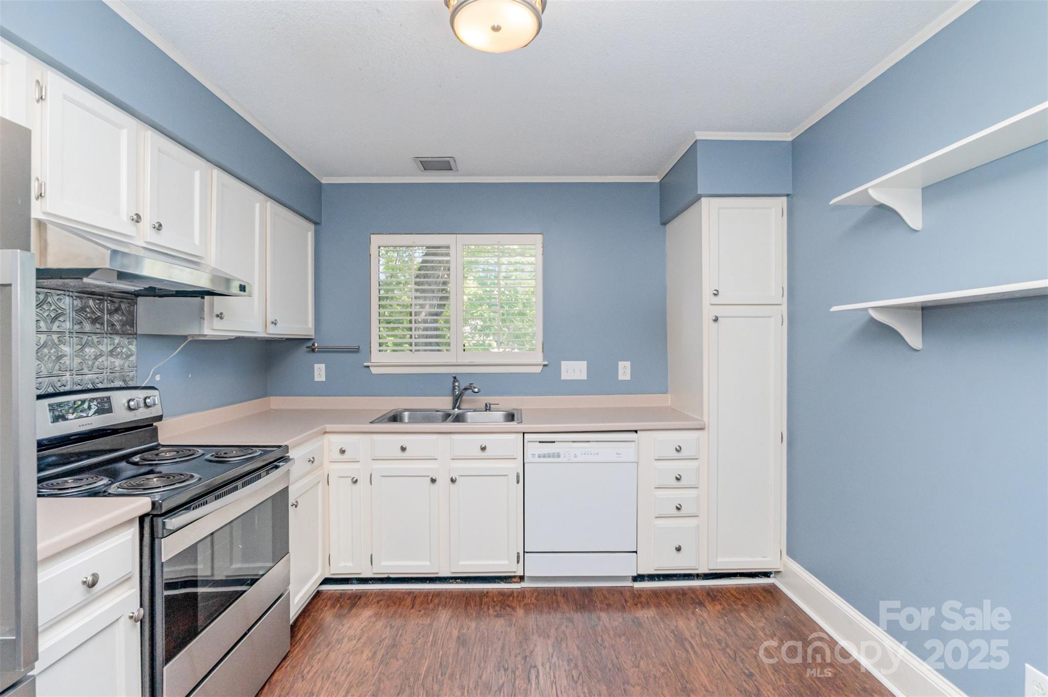 3001 Heathstead Place Property Photo 3