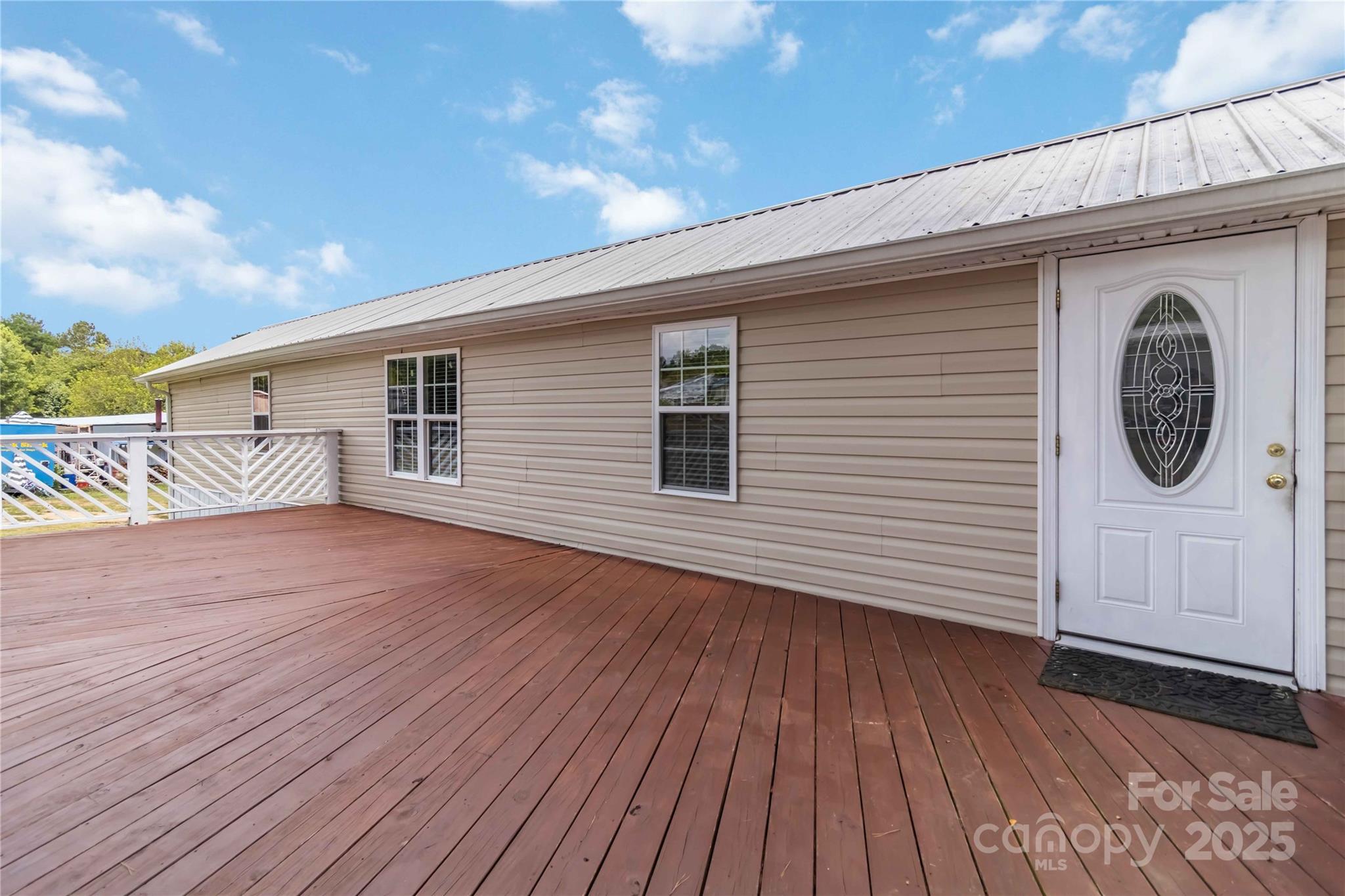 106 Cloverleaf Drive Property Photo 4