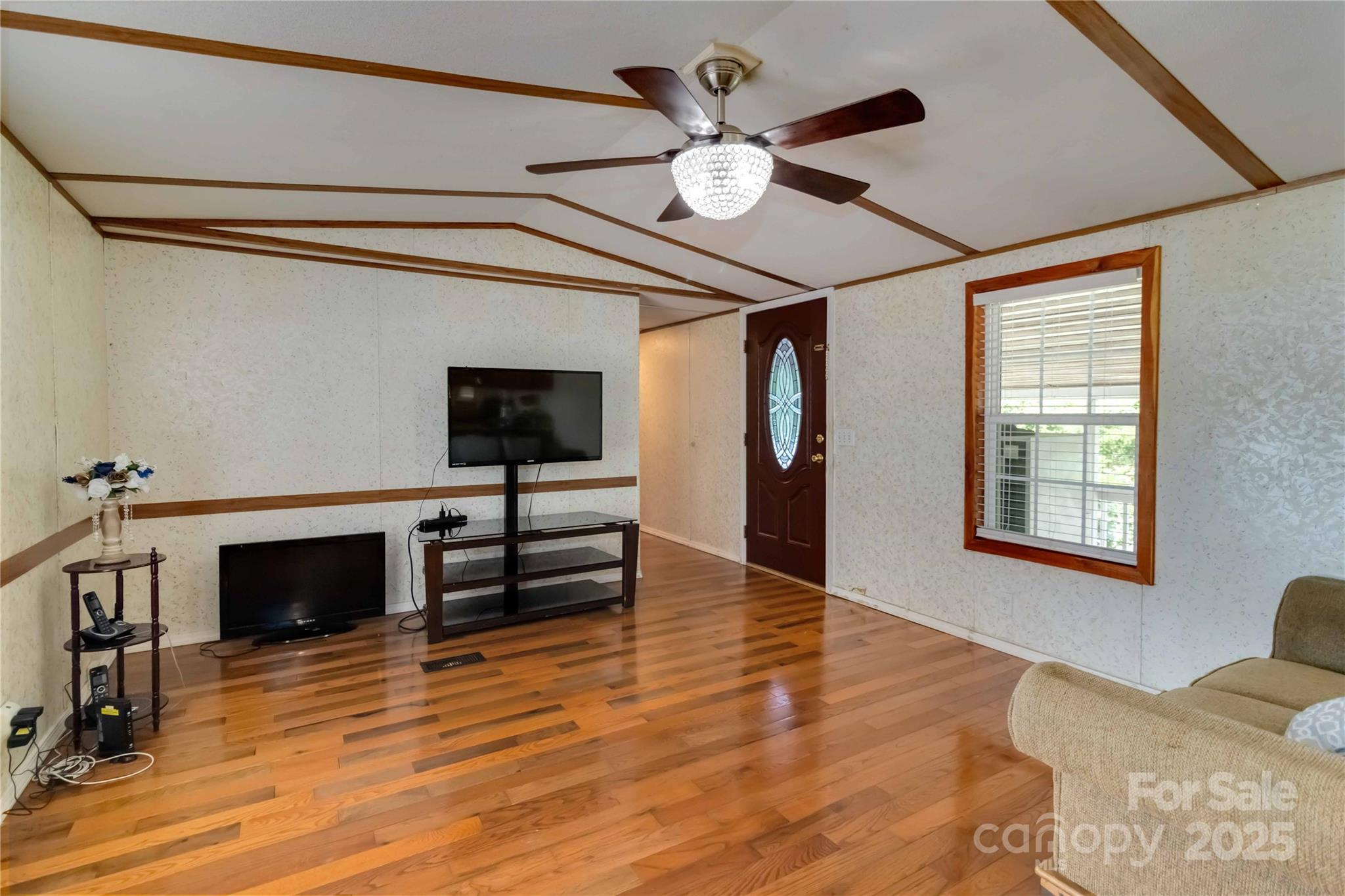 106 Cloverleaf Drive Property Photo 8