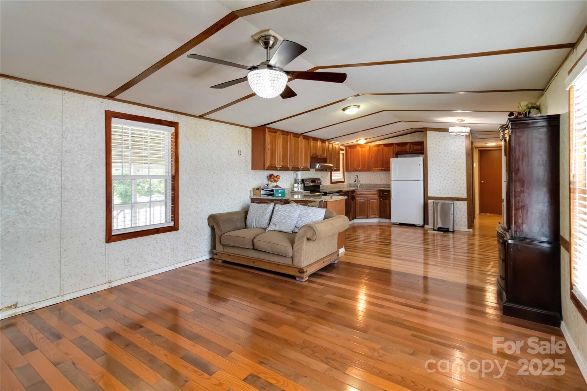 106 Cloverleaf Drive Property Photo 9