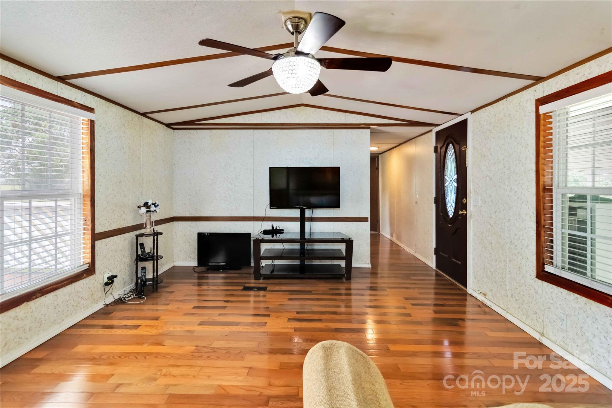 106 Cloverleaf Drive Property Photo 10