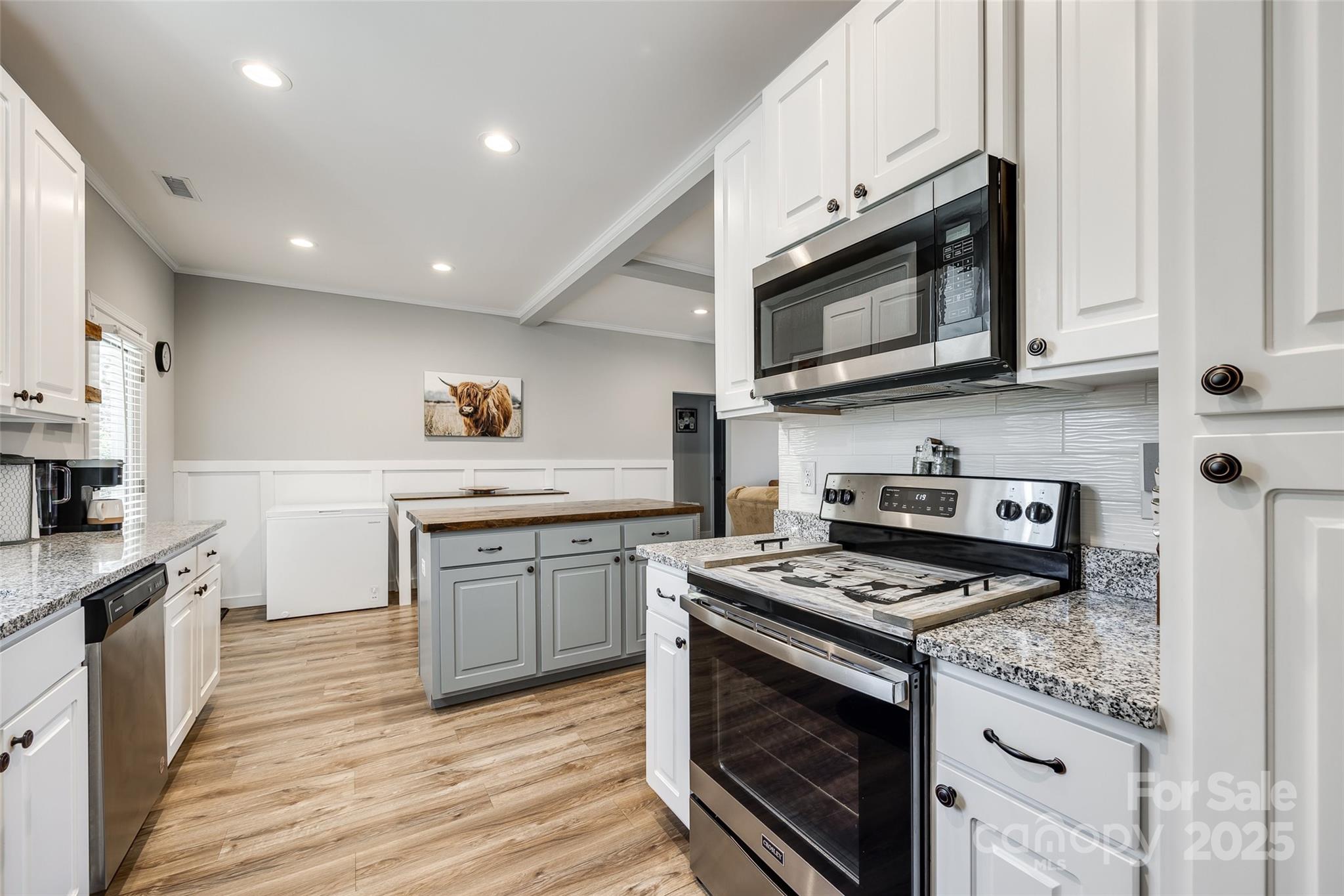 530 Denton Avenue Property Photo 11