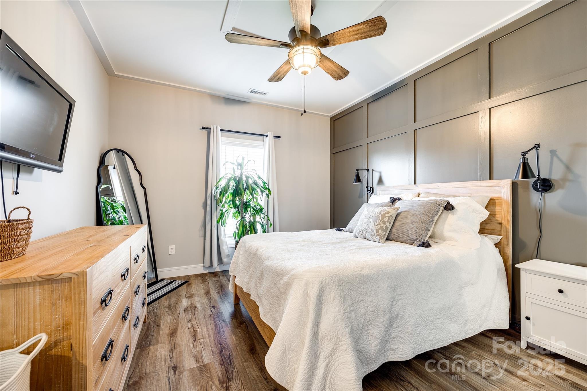 530 Denton Avenue Property Photo 18