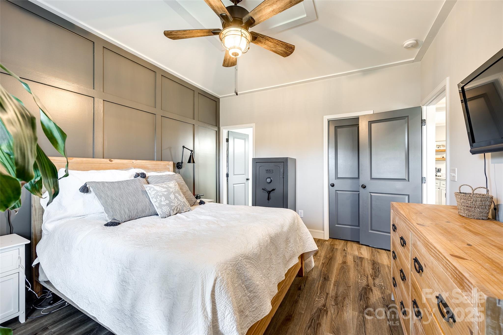 530 Denton Avenue Property Photo 19