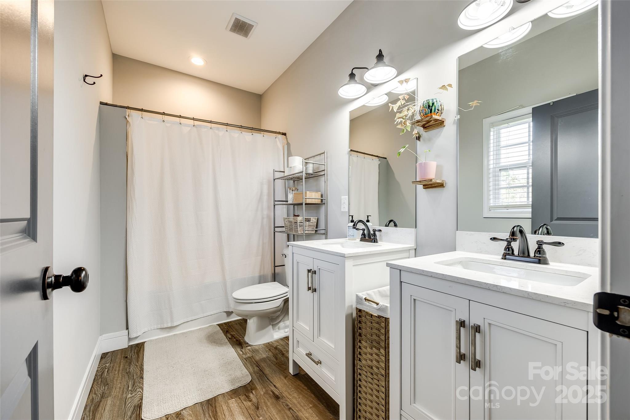 530 Denton Avenue Property Photo 20