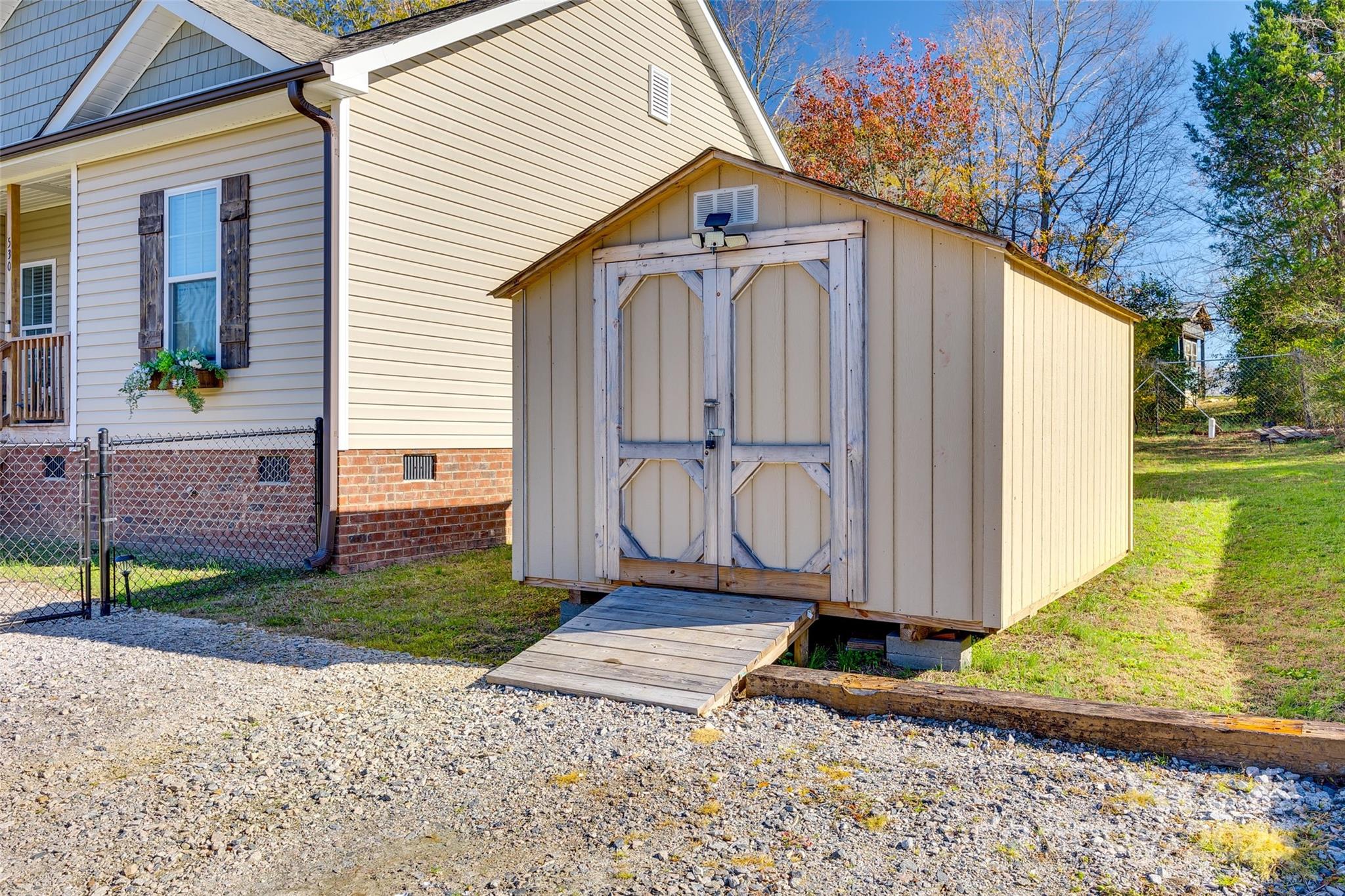 530 Denton Avenue Property Photo 27