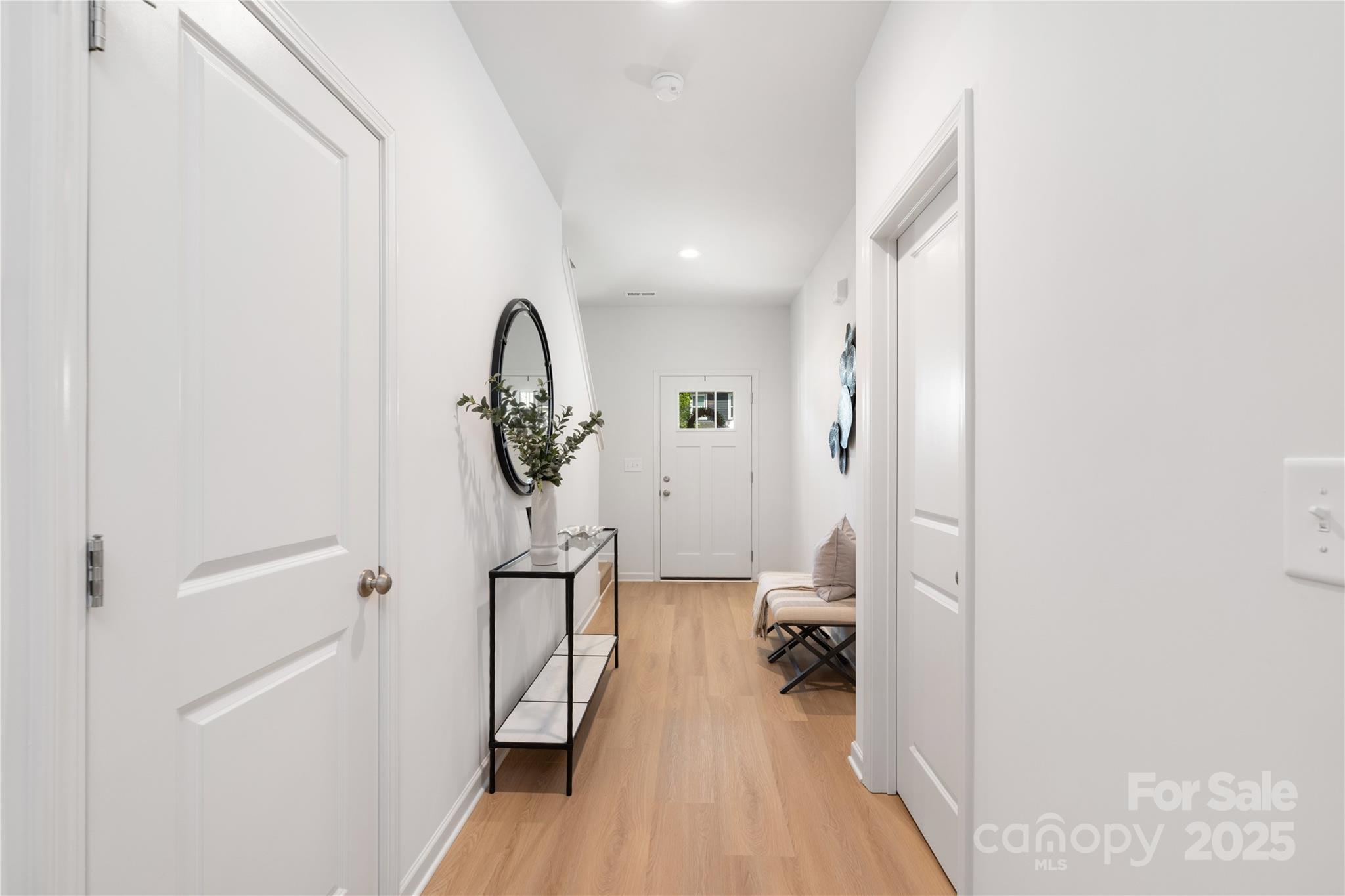 1121 Thayer Glen Court Property Photo 3