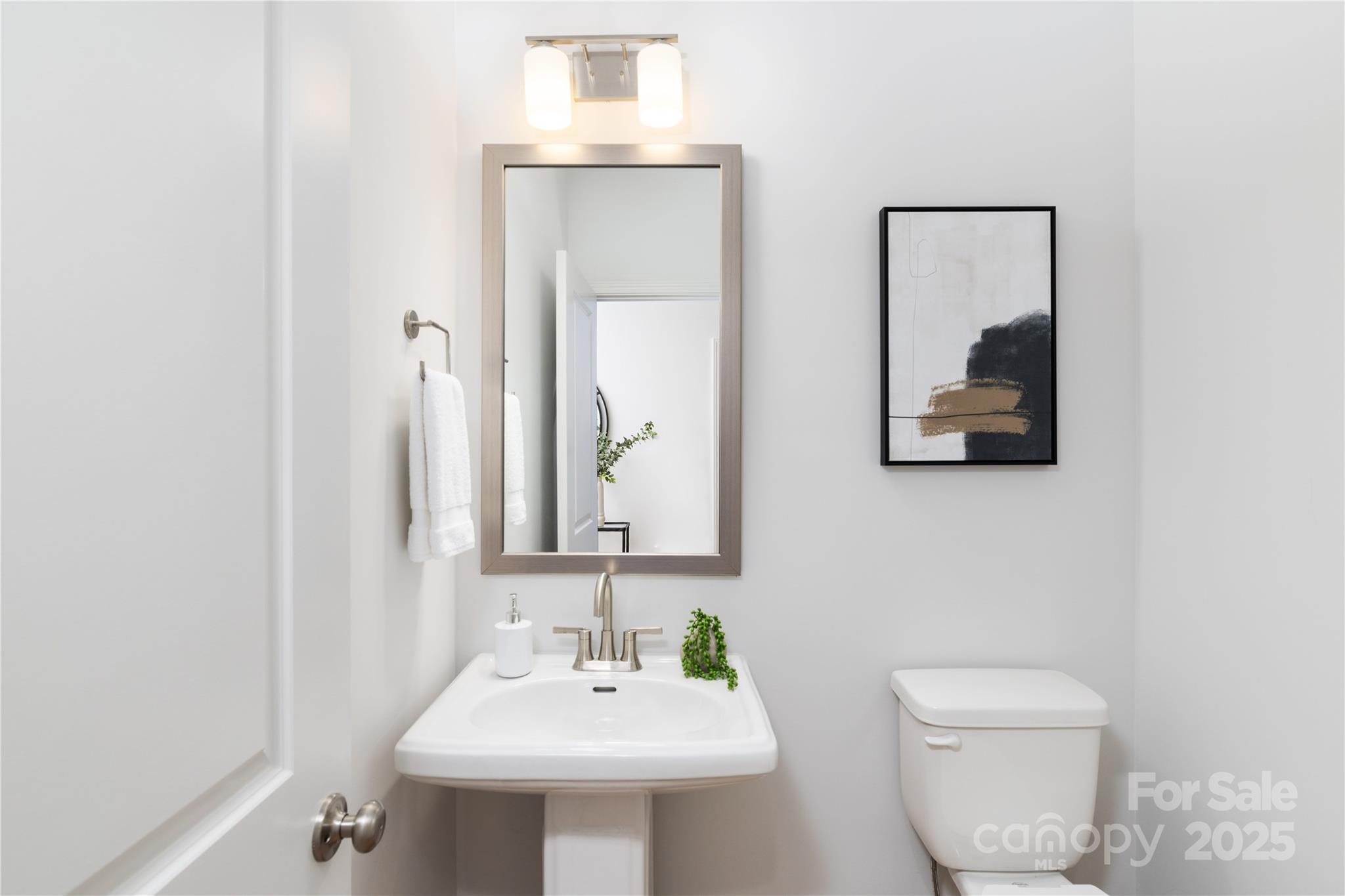 1121 Thayer Glen Court Property Photo 4