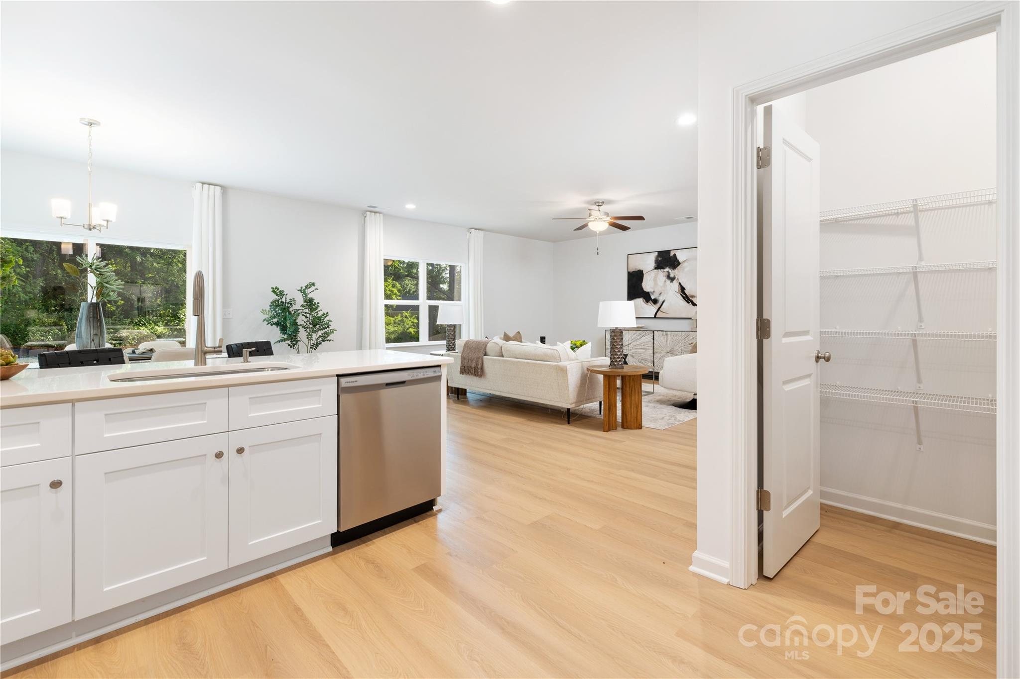 1121 Thayer Glen Court Property Photo 13