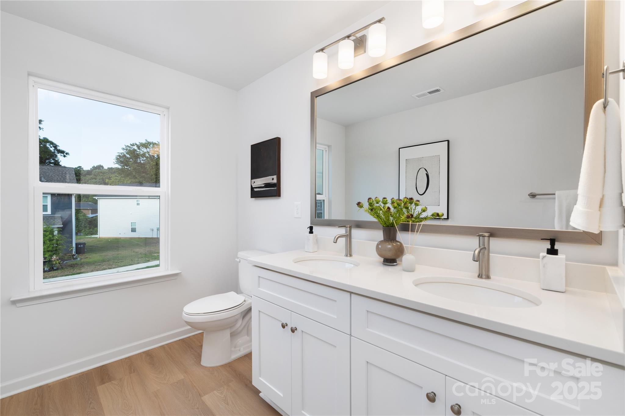 1121 Thayer Glen Court Property Photo 18