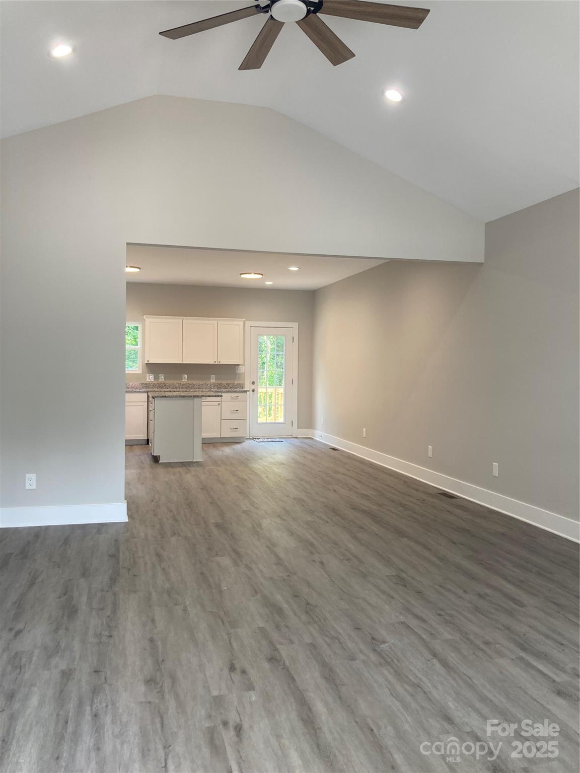 318 Davis Park Road Property Photo 6