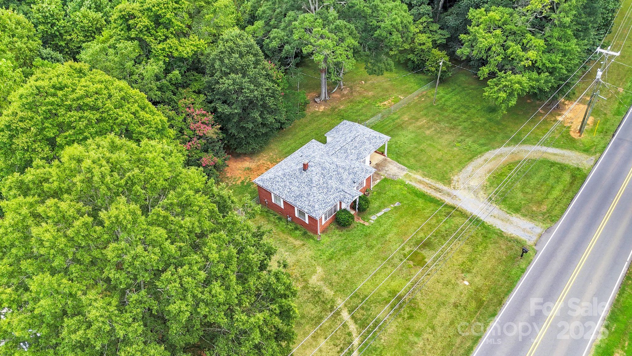 10437 Idlewild Road Property Photo 1