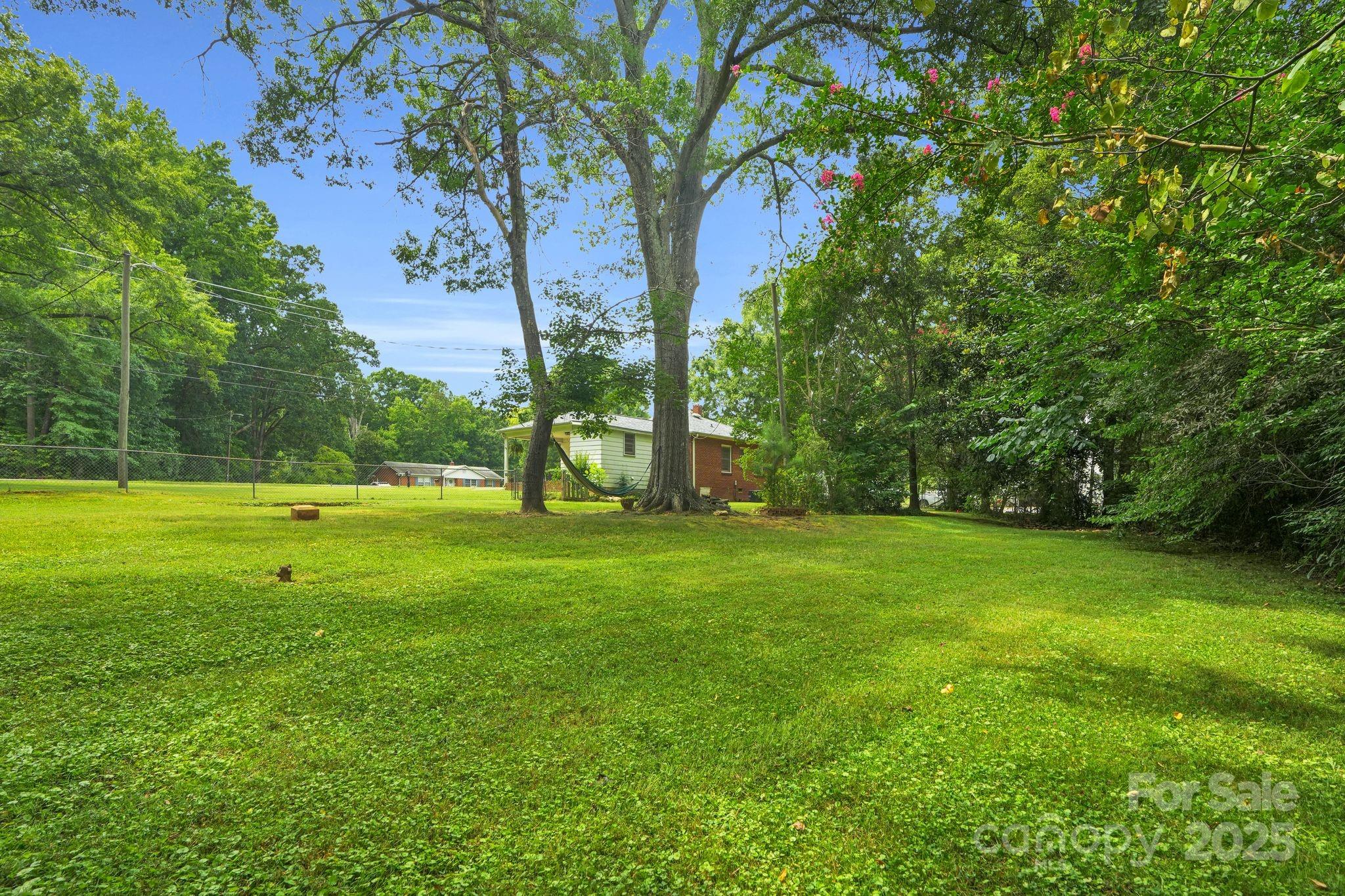 10437 Idlewild Road Property Photo 3