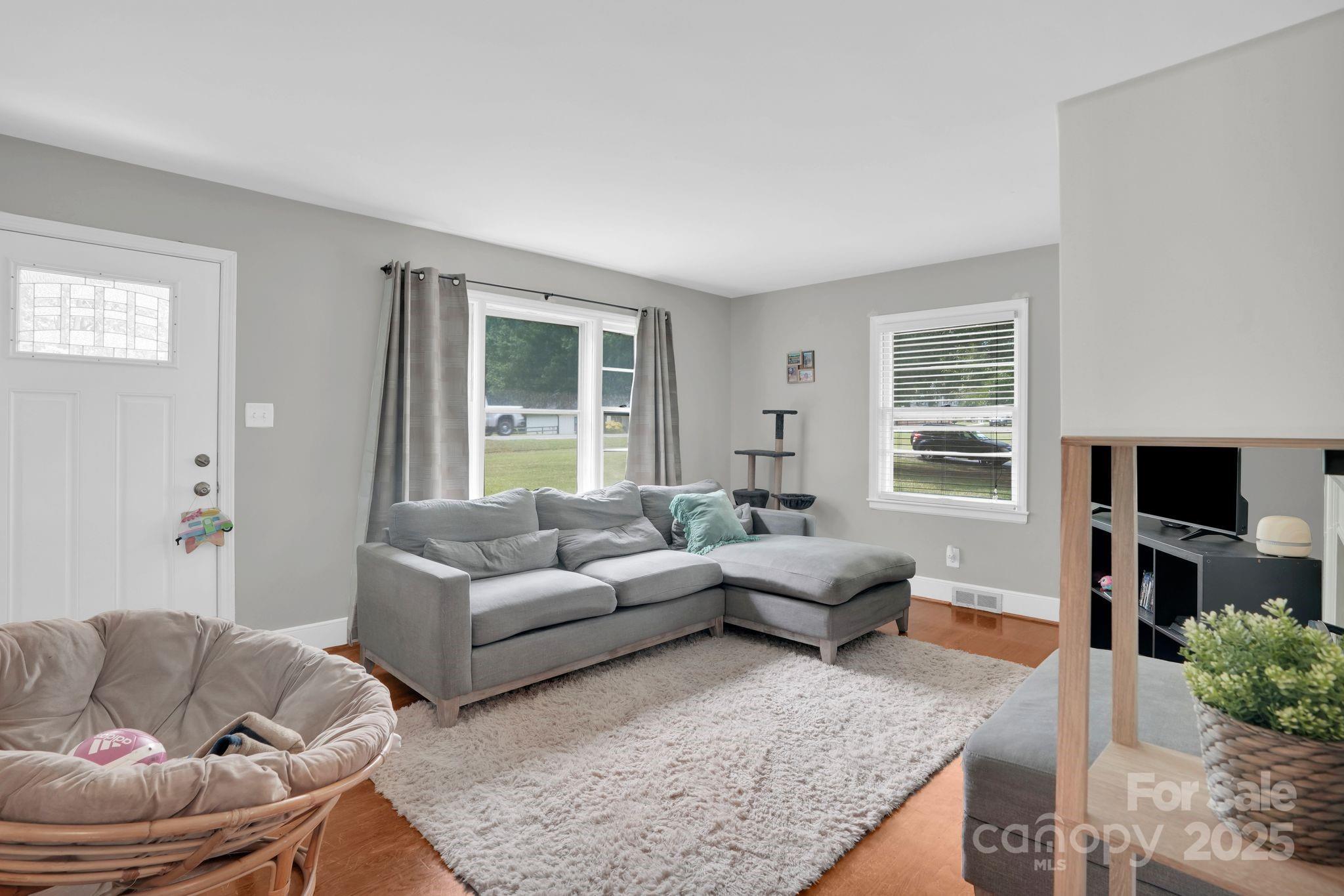 10437 Idlewild Road Property Photo 5