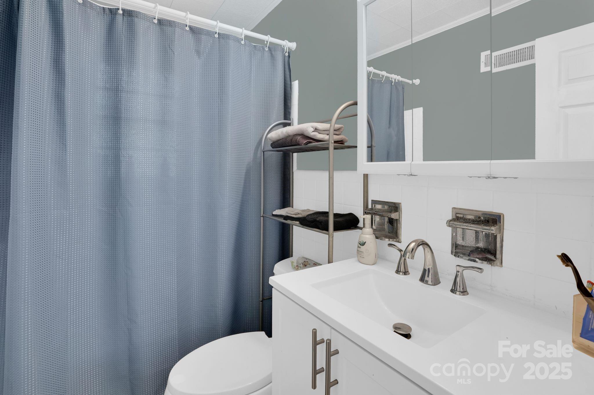 10437 Idlewild Road Property Photo 10