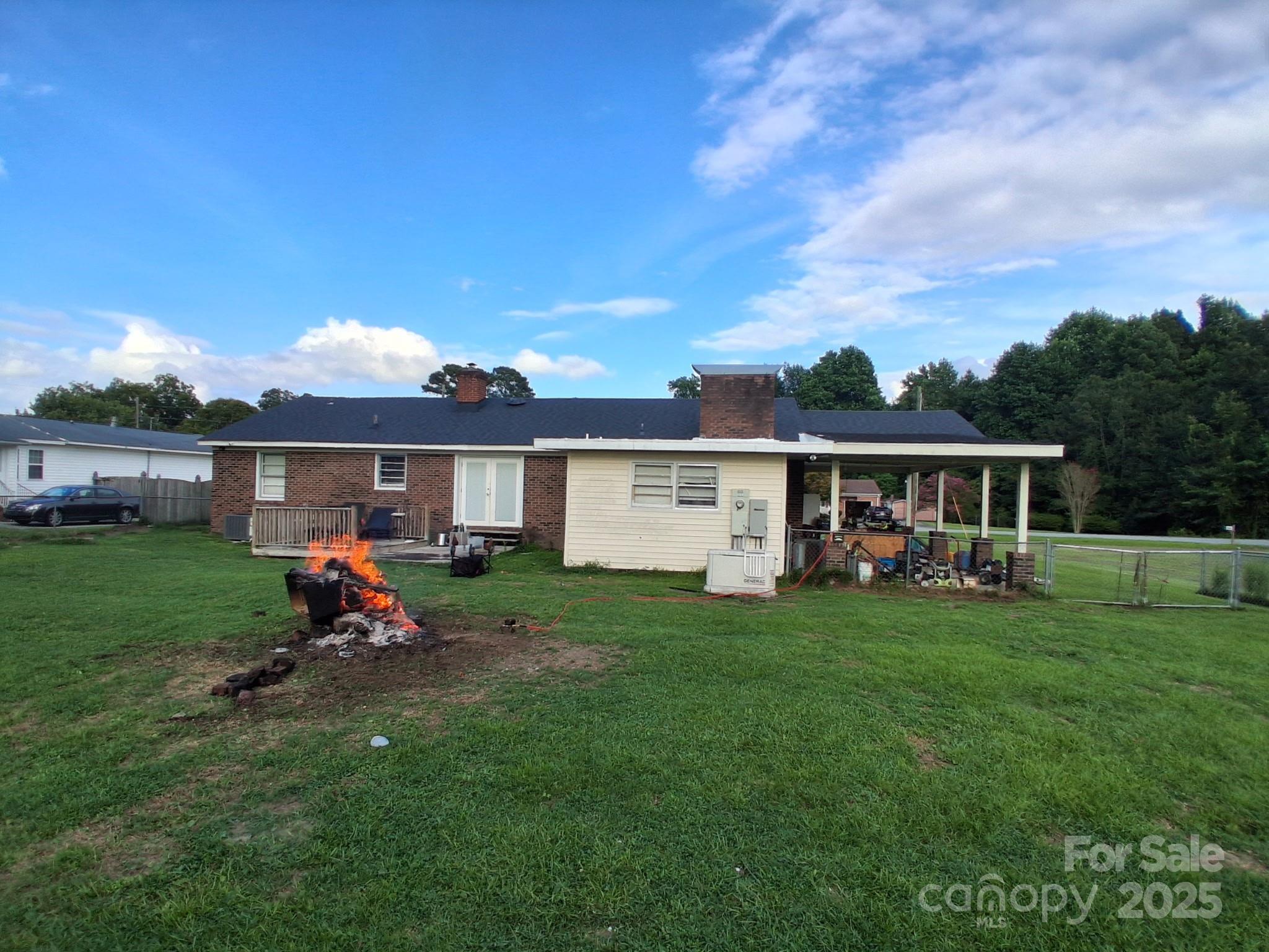 450 Camellia Street Property Photo 2