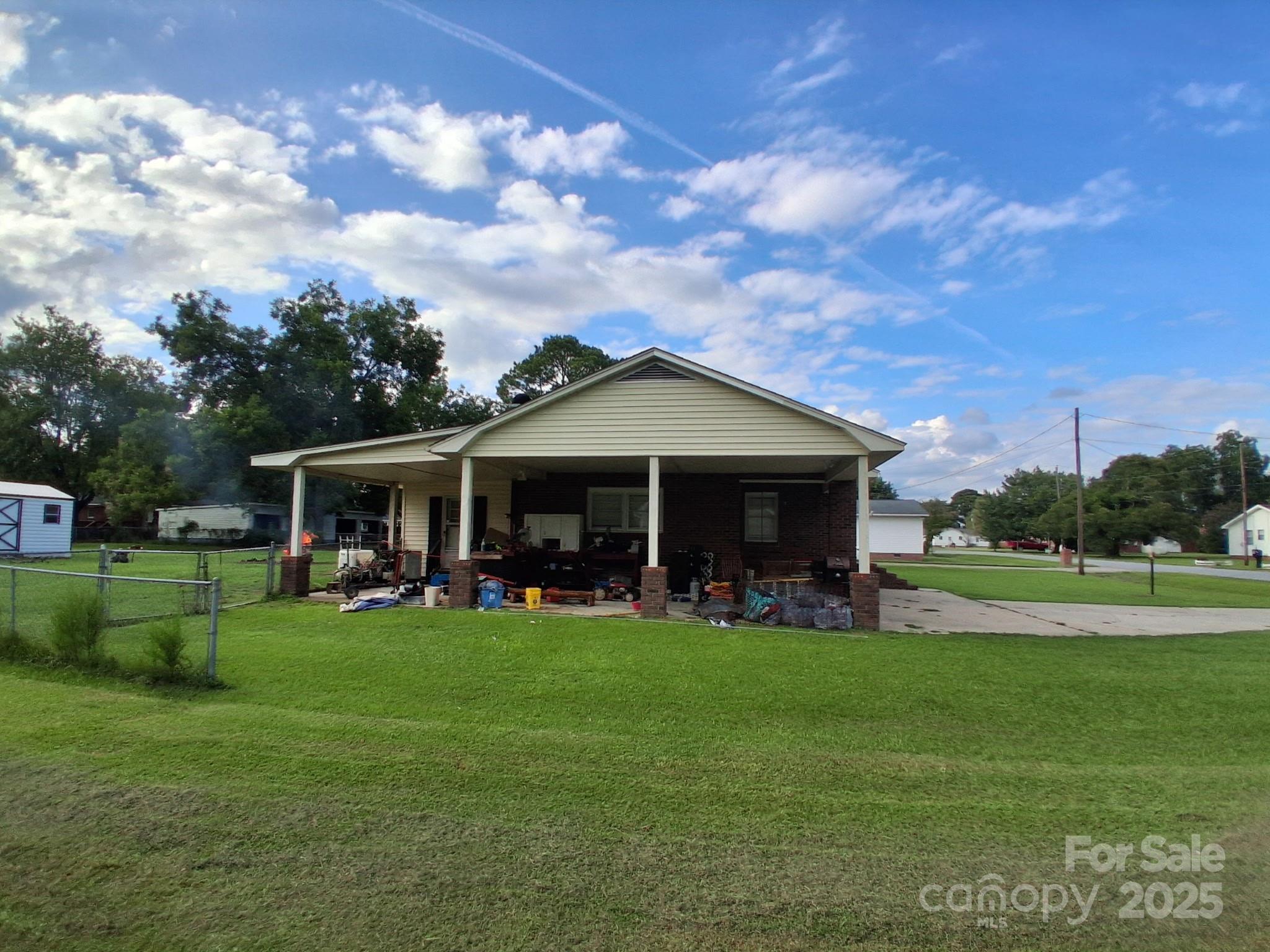 450 Camellia Street Property Photo 3