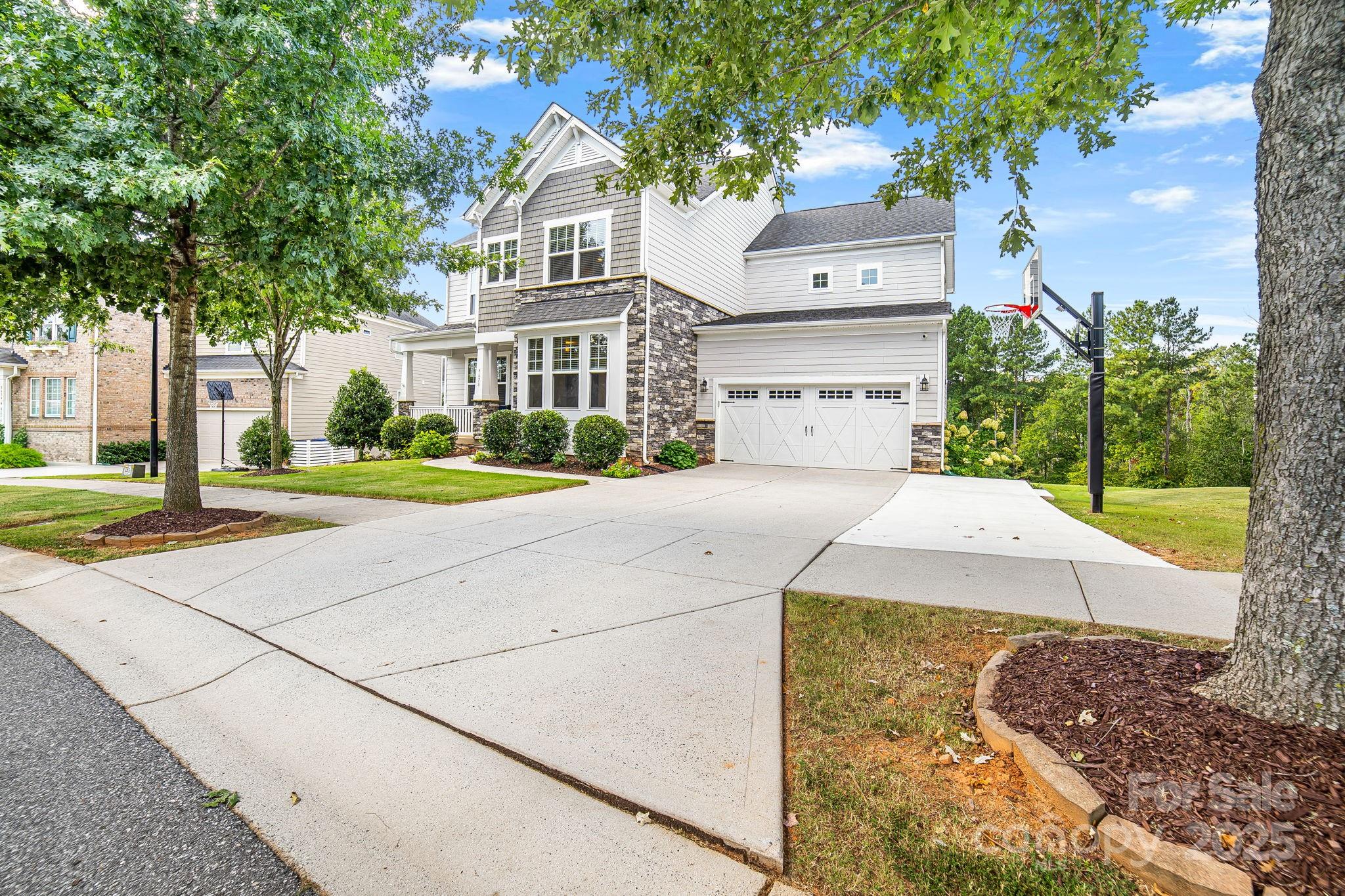 8628 Shadetree Street Property Photo 4