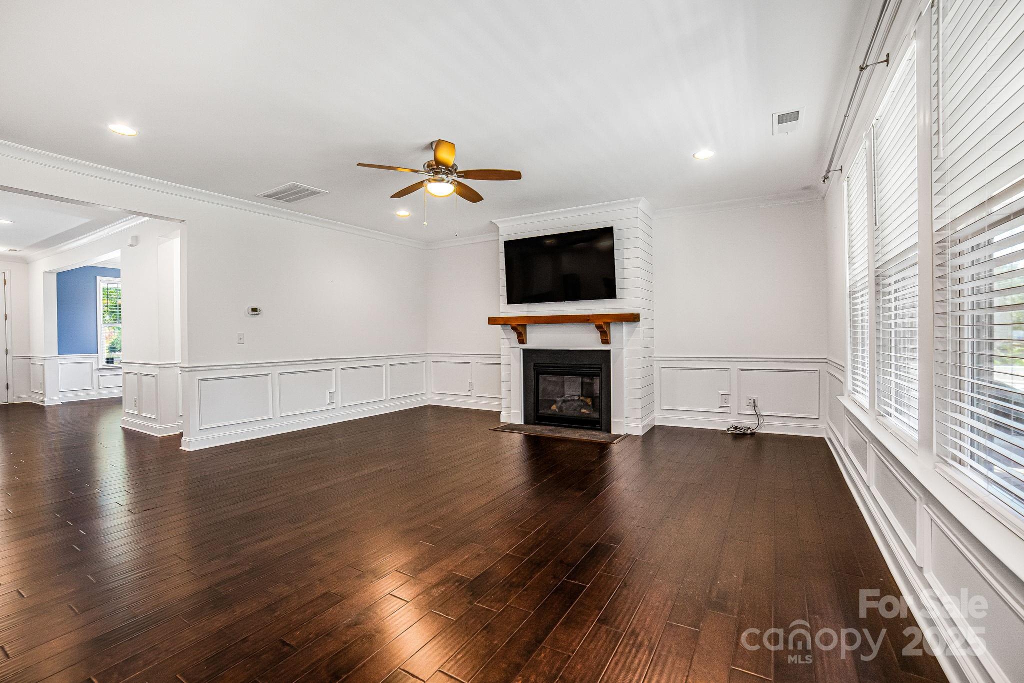 8628 Shadetree Street Property Photo 15