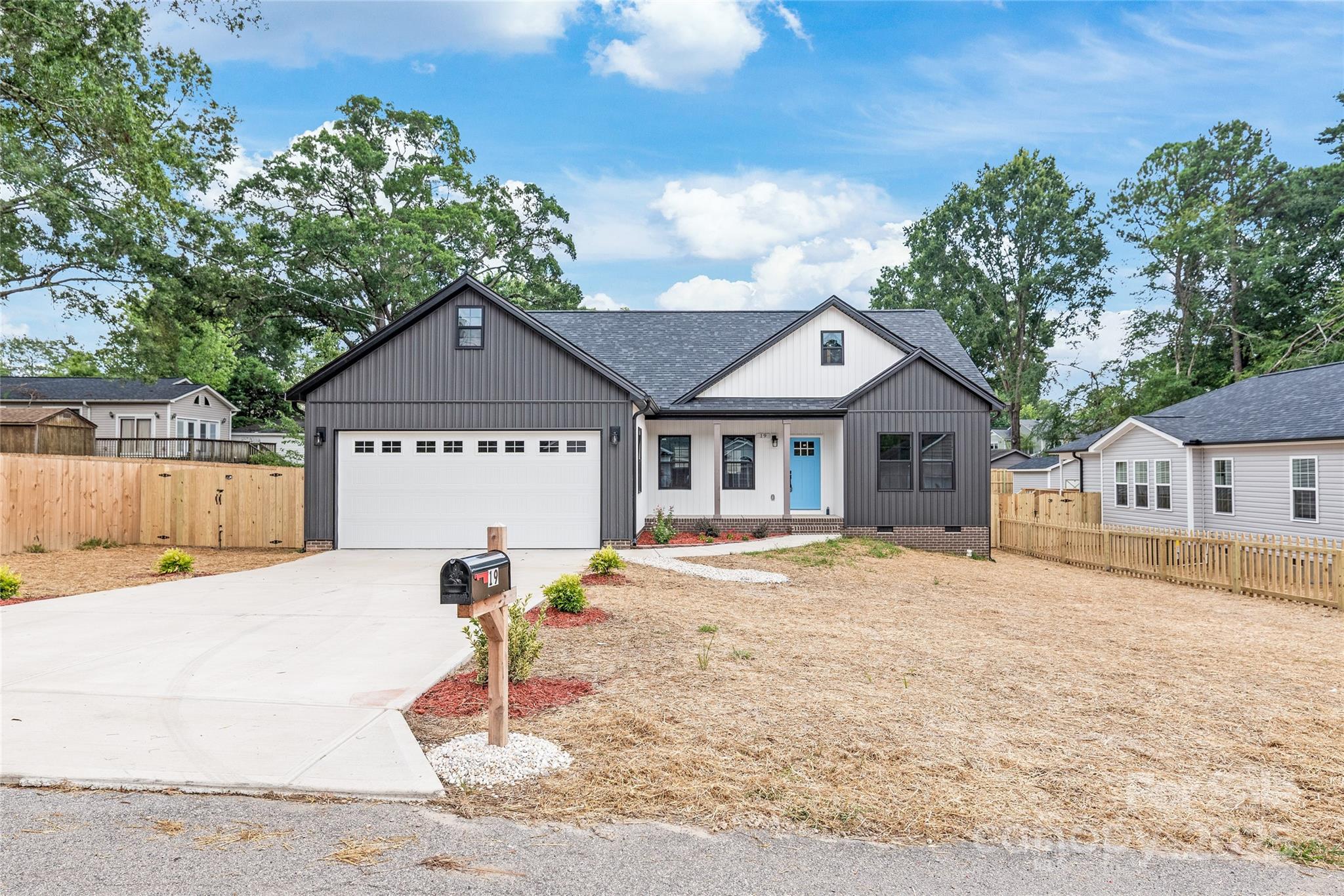 19 Lakewood Court Property Photo 1