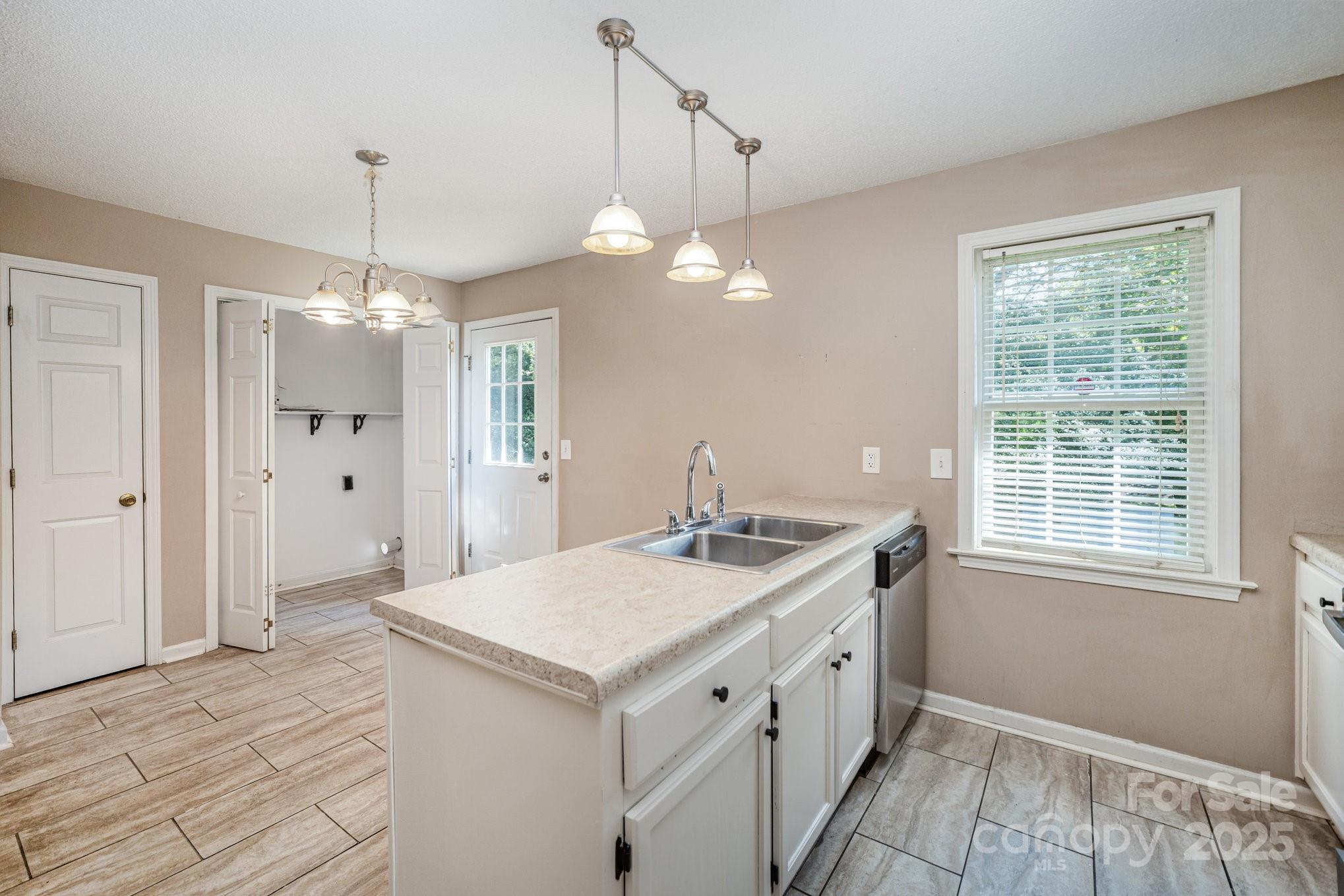 308 E Louisiana Avenue Property Photo 14