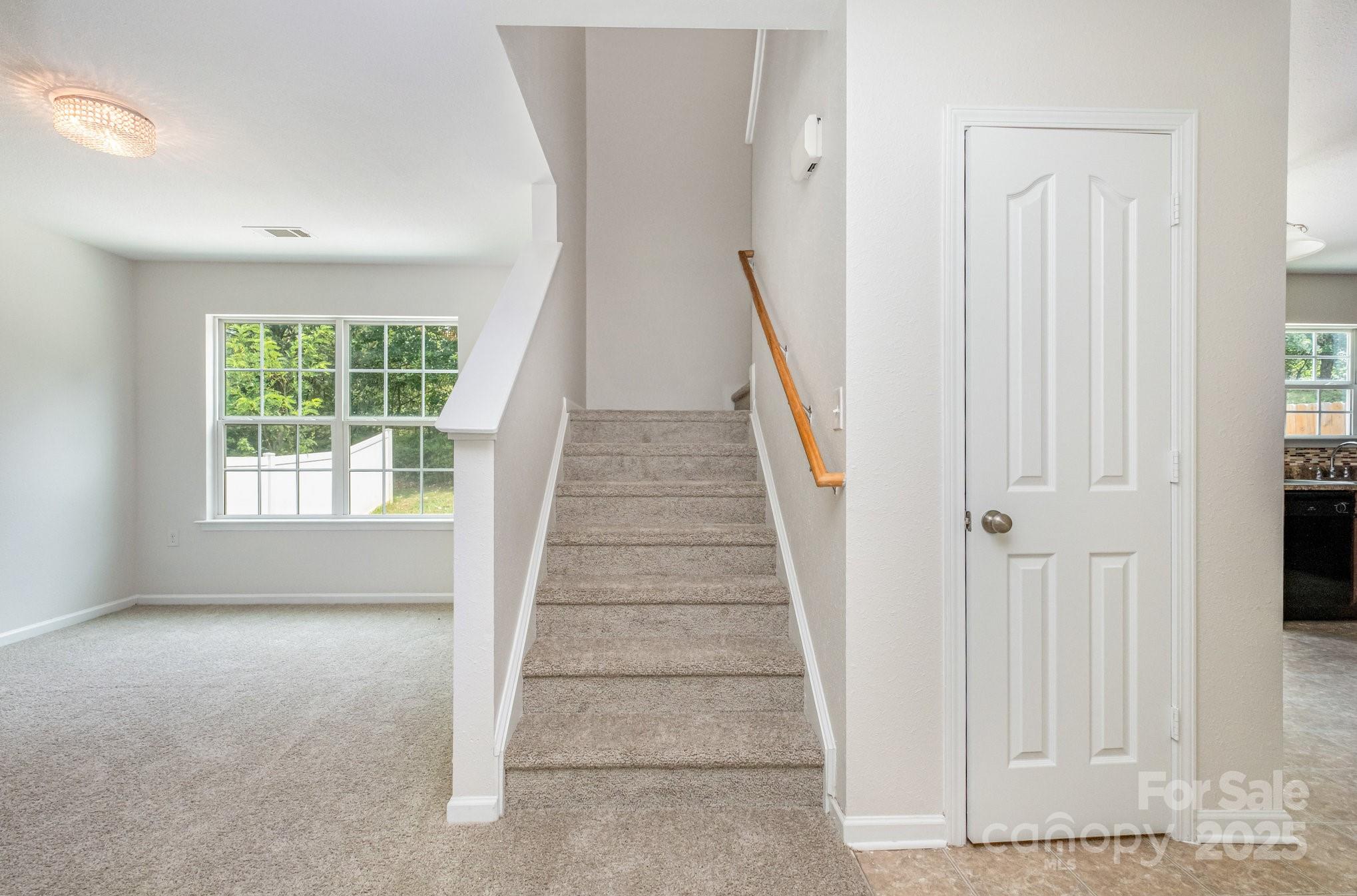 9718 Eagle Feathers Drive Property Photo 5