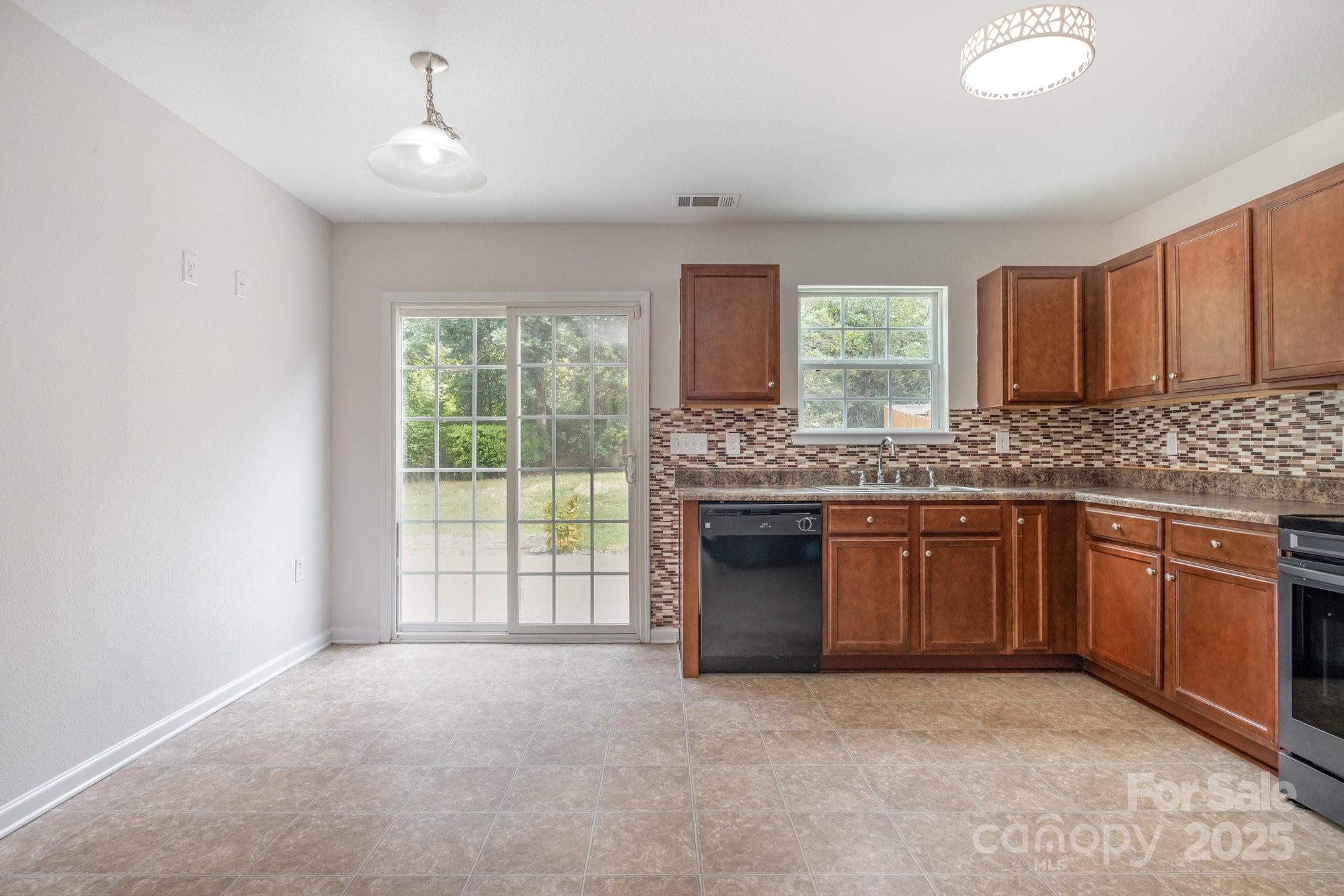 9718 Eagle Feathers Drive Property Photo 12