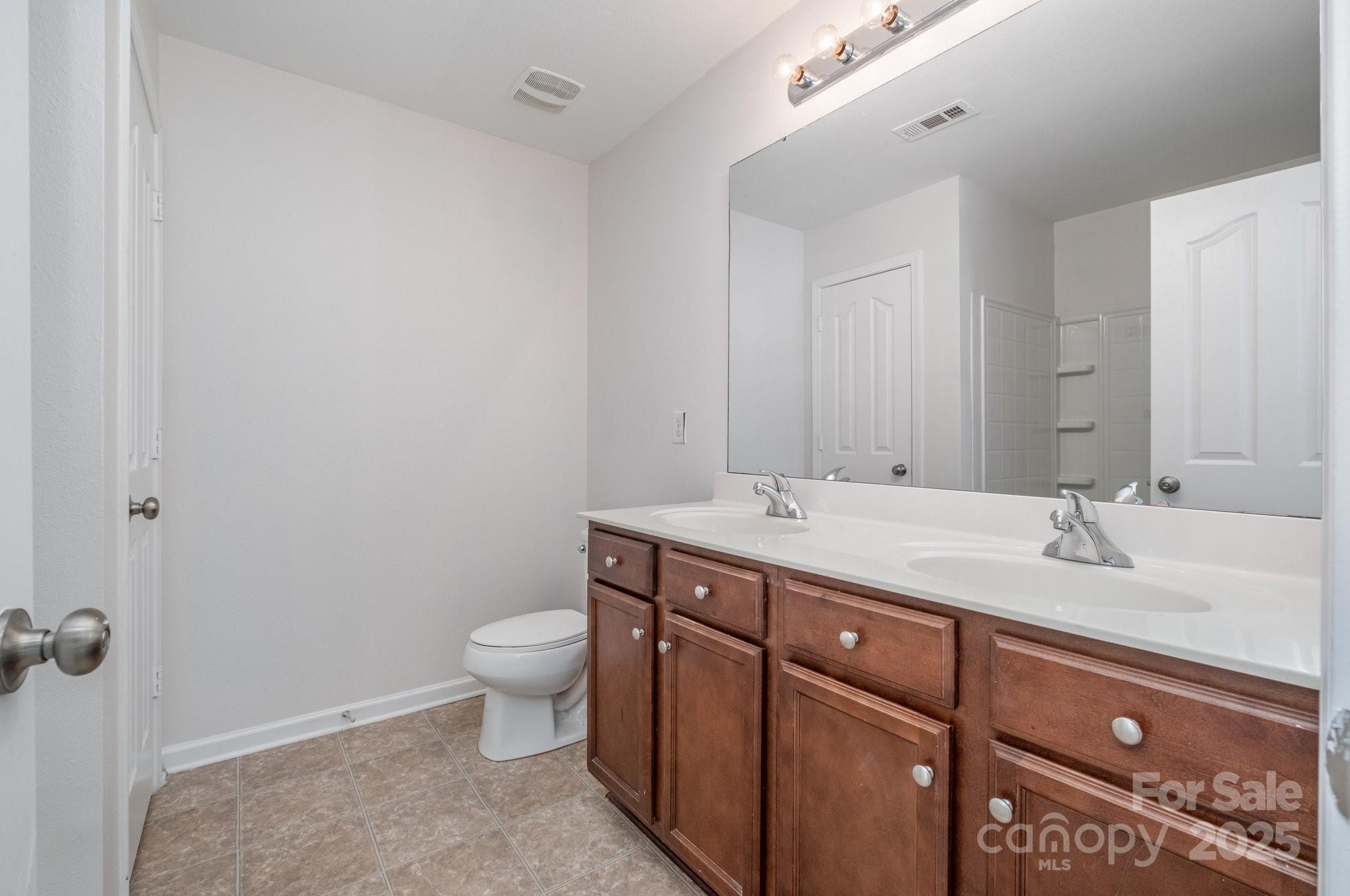 9718 Eagle Feathers Drive Property Photo 21