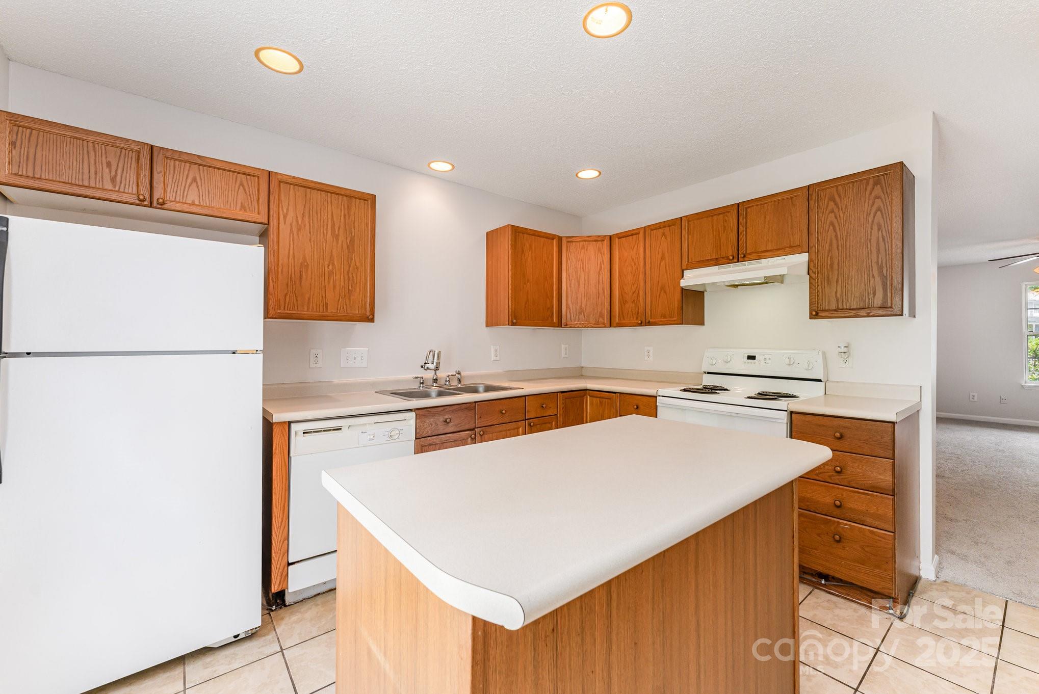 7504 Petrea Lane Property Photo 8