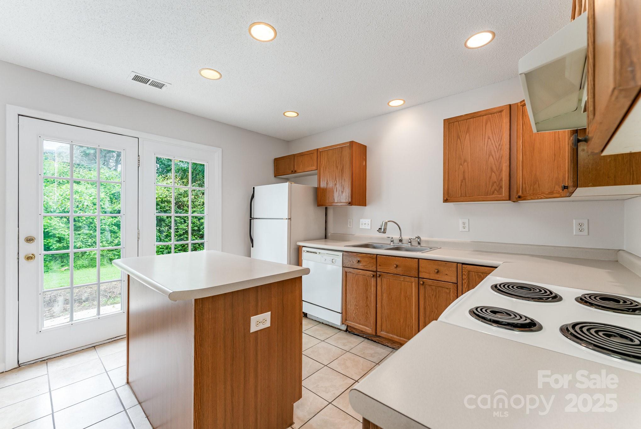 7504 Petrea Lane Property Photo 9