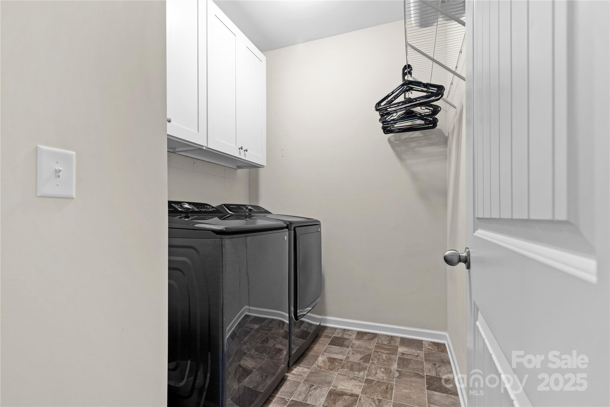 5050 Abbington Way Property Photo 23