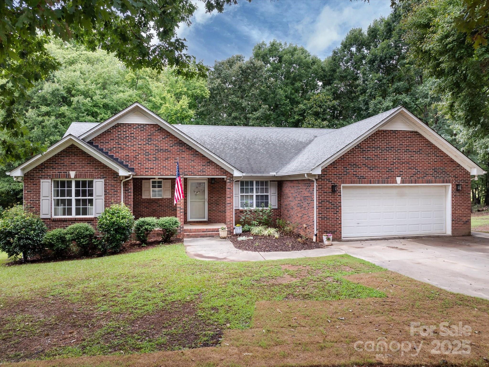 2212 Courtyard Lane Property Photo 1
