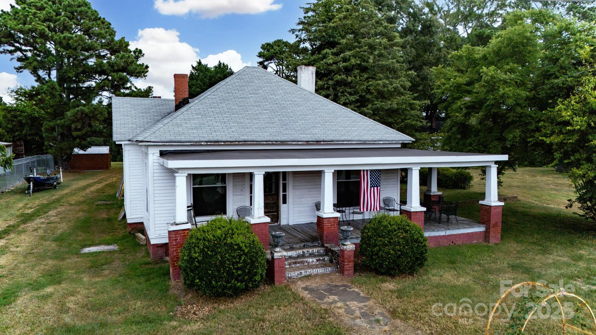 127 S Main Street Property Photo 1
