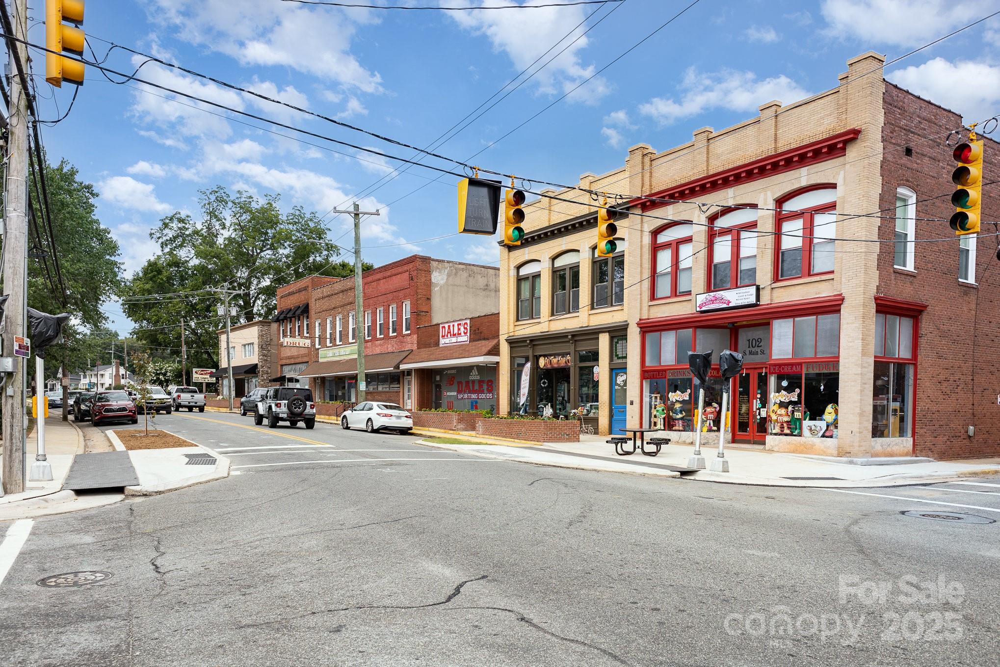 633 Patterson Street Property Photo 7