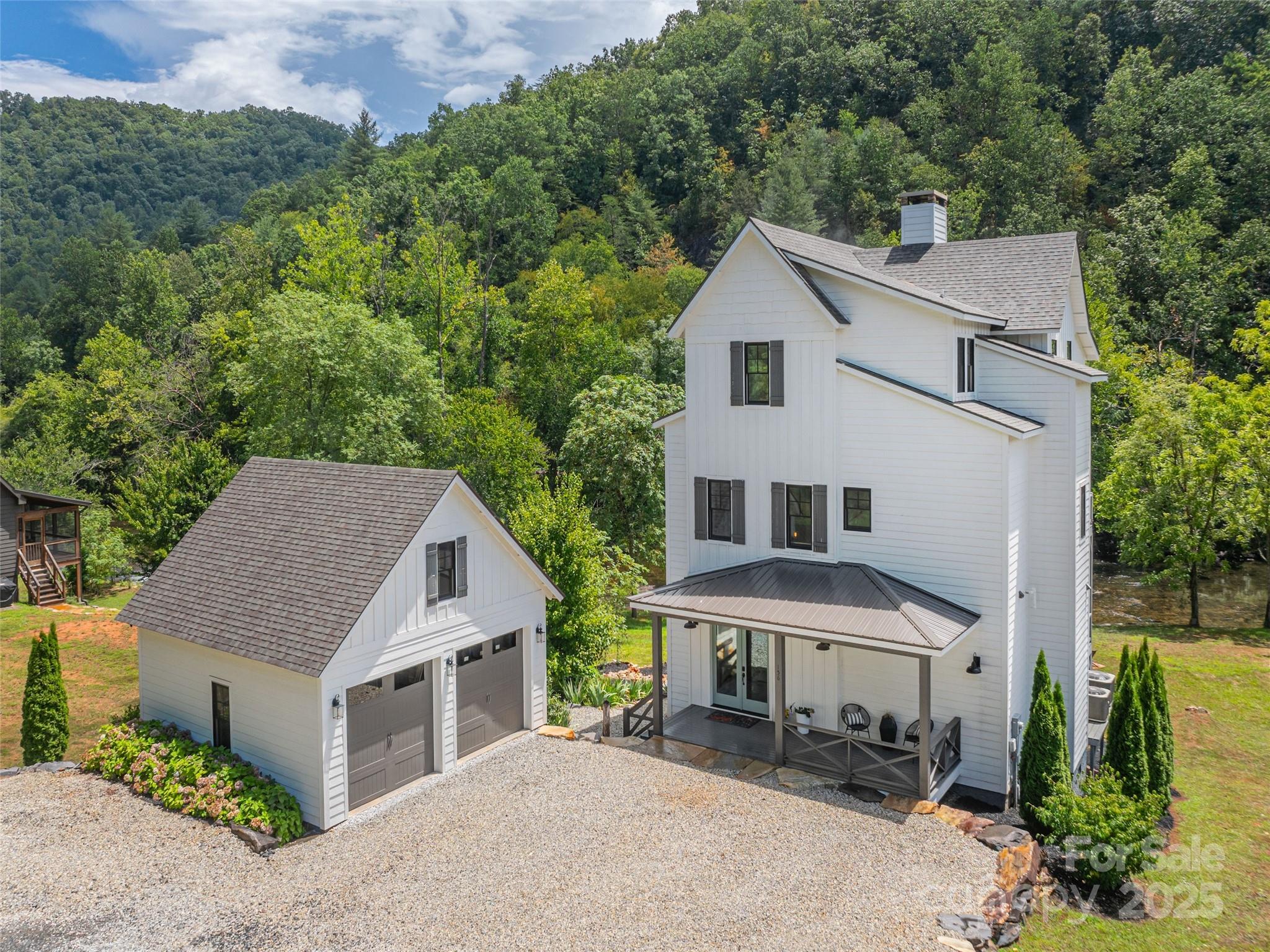 156 Grayling Drive Property Photo 1