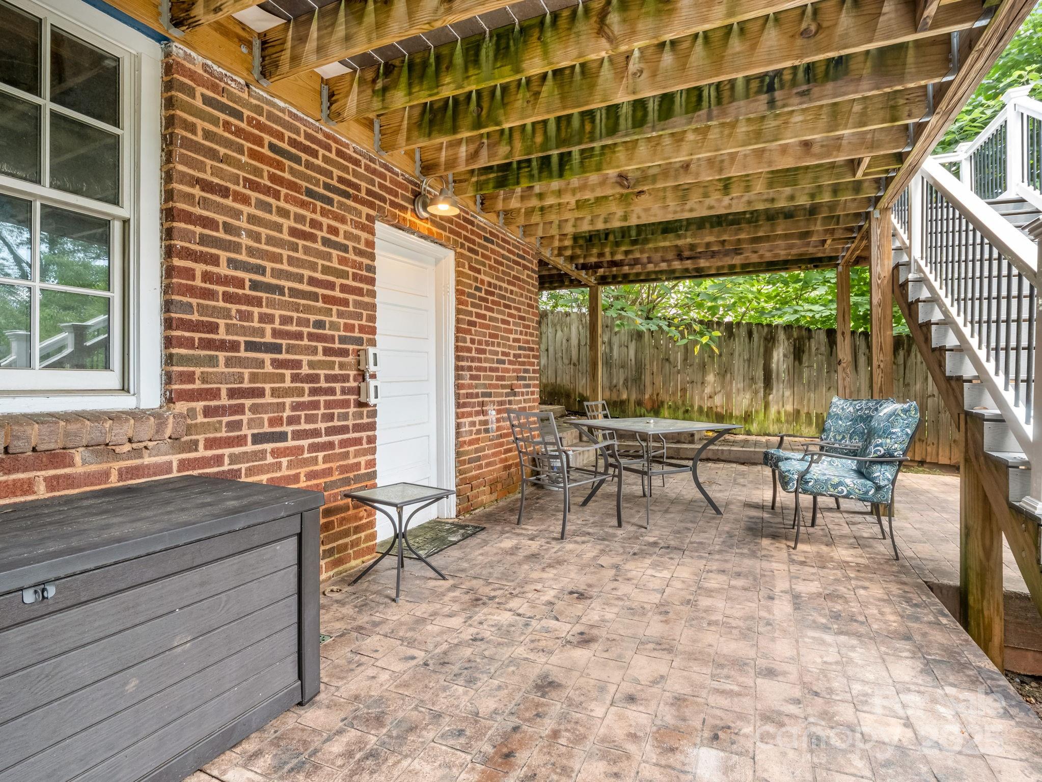 191 W 6th Street Property Photo 34