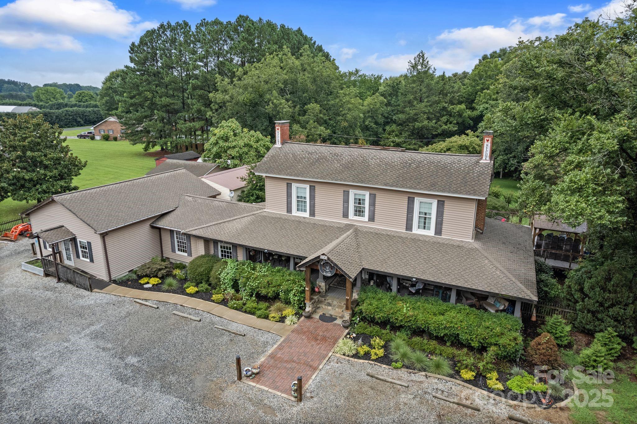 1307 Oakridge Farm Highway Property Photo 1