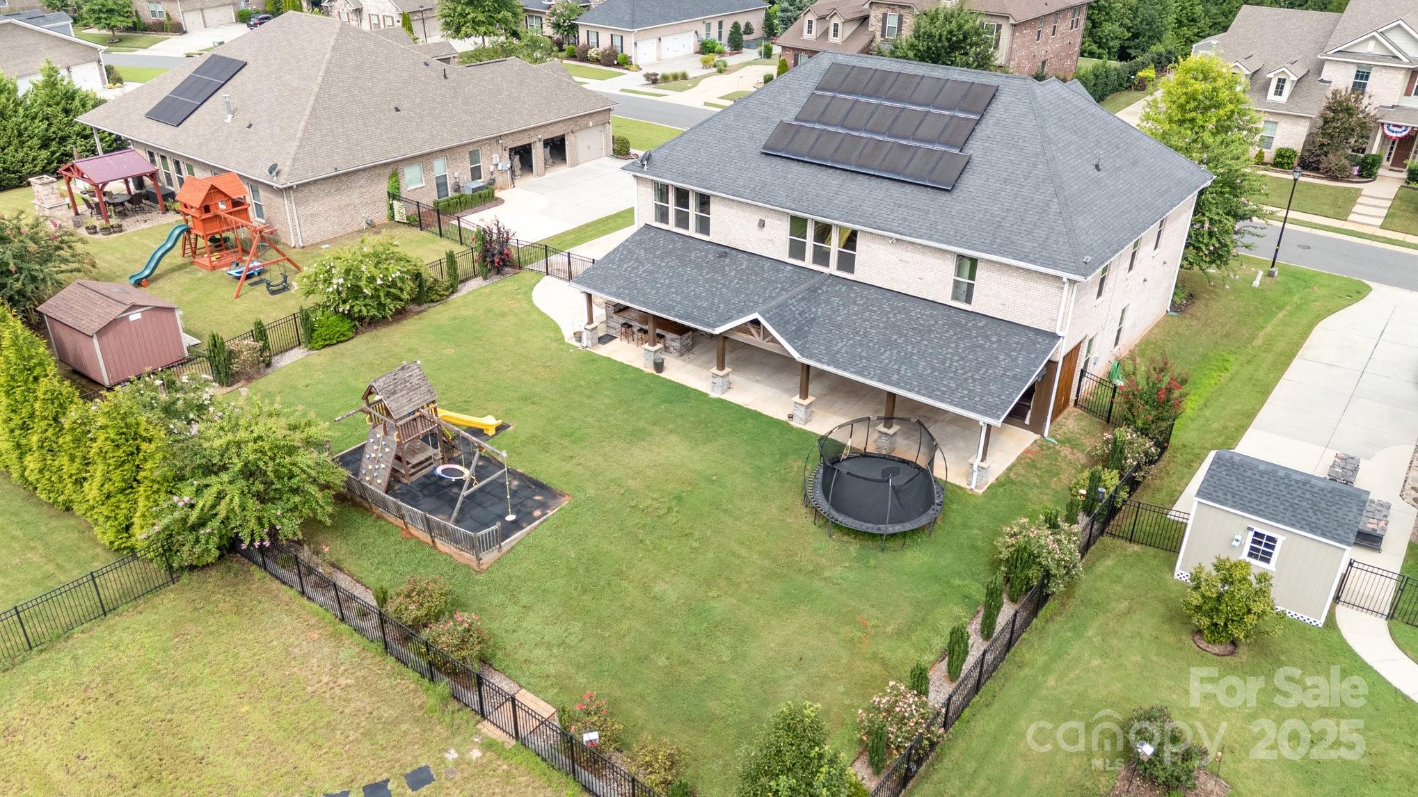 4071 Thames Circle Property Photo 3