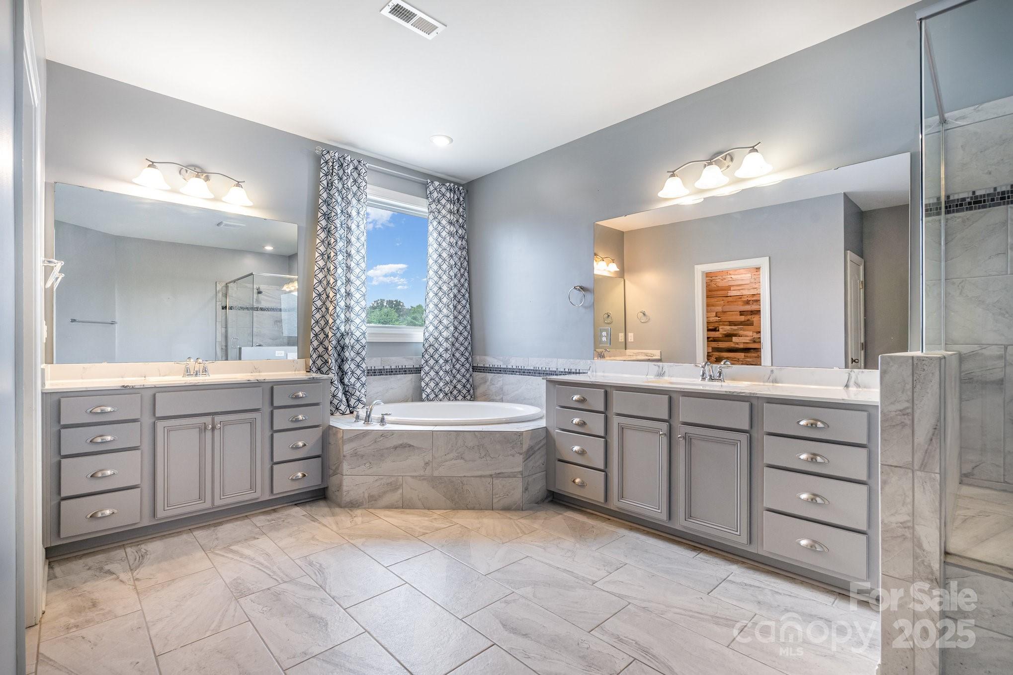 4071 Thames Circle Property Photo 14