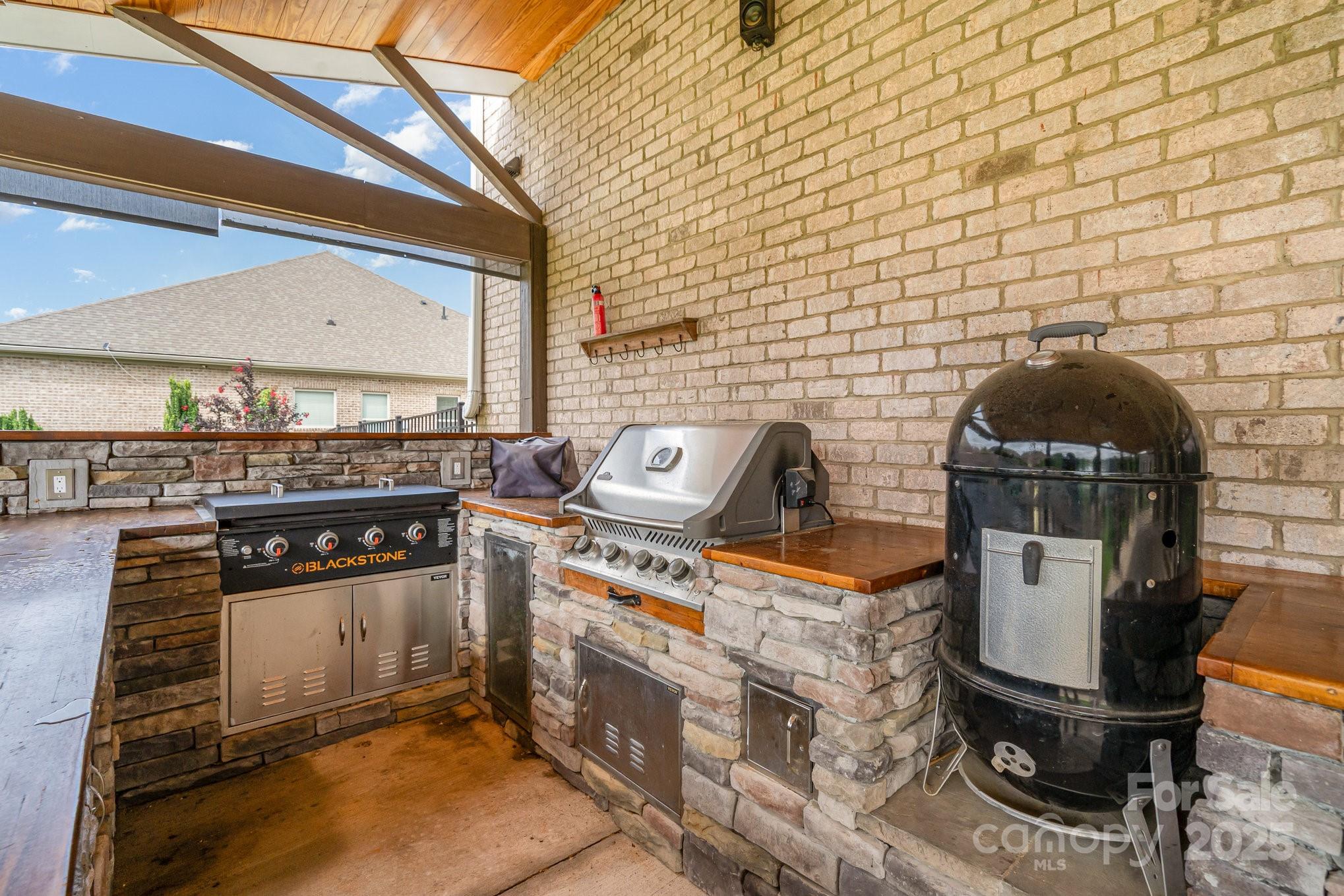 4071 Thames Circle Property Photo 18