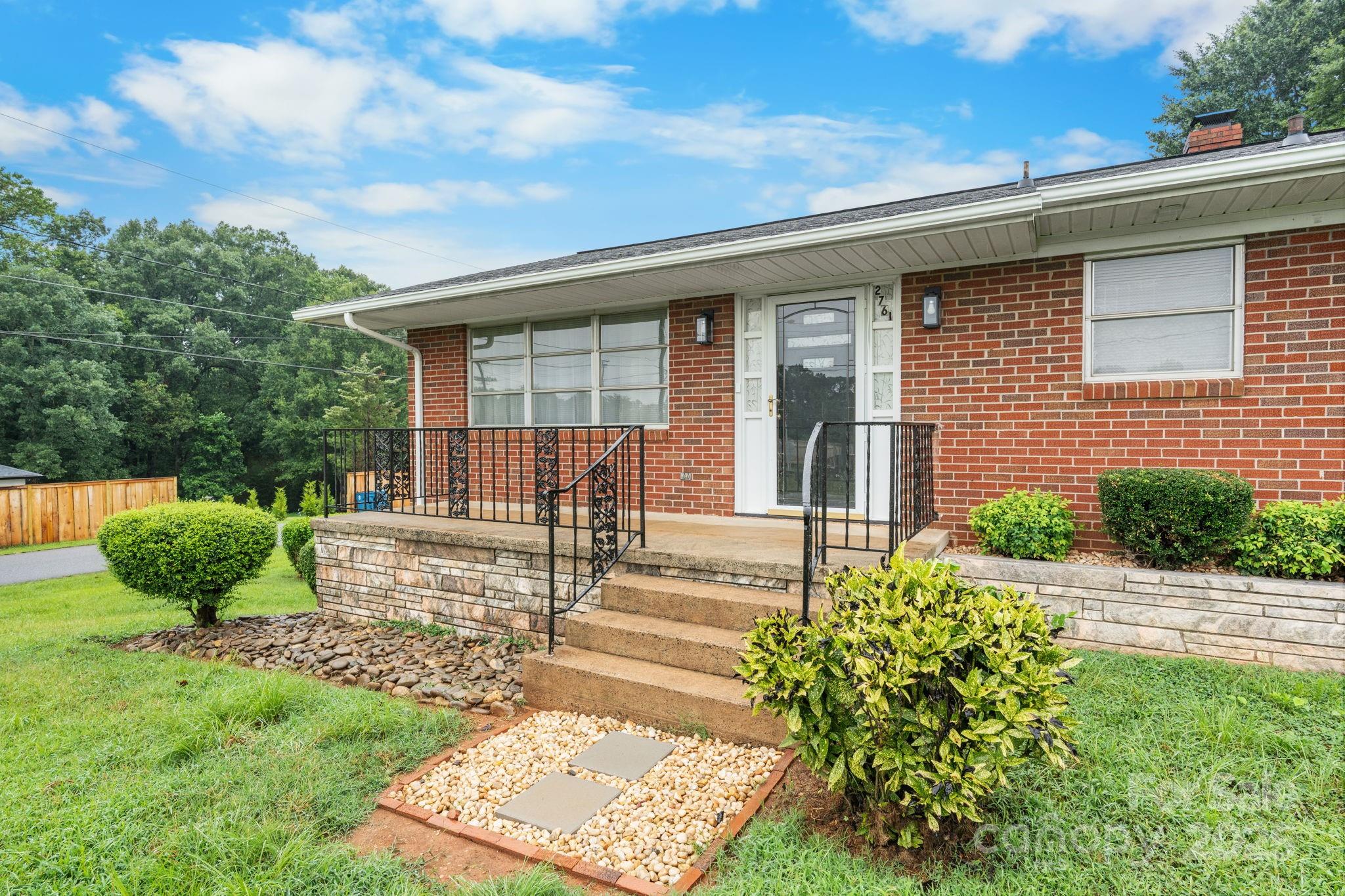 2761 Highland Avenue Property Photo 2